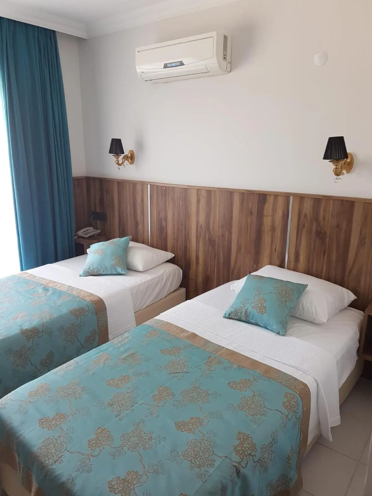 Photo of the whole room, Bed in Elijah Hotel