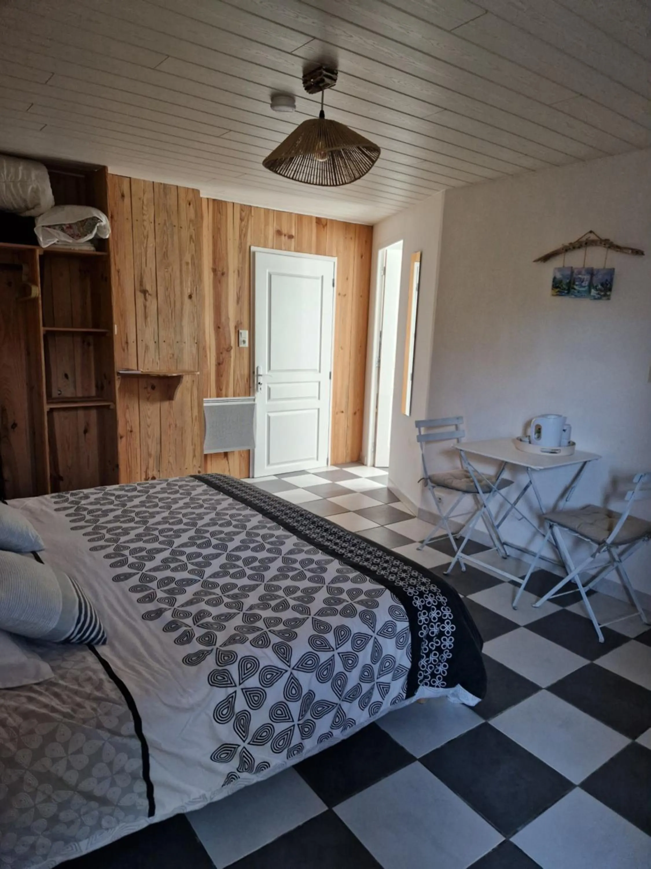 Photo of the whole room, Bed in Chambres d'hôtes La Frise