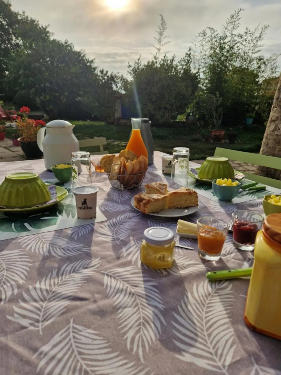 Breakfast in Chambres d'hôtes La Frise