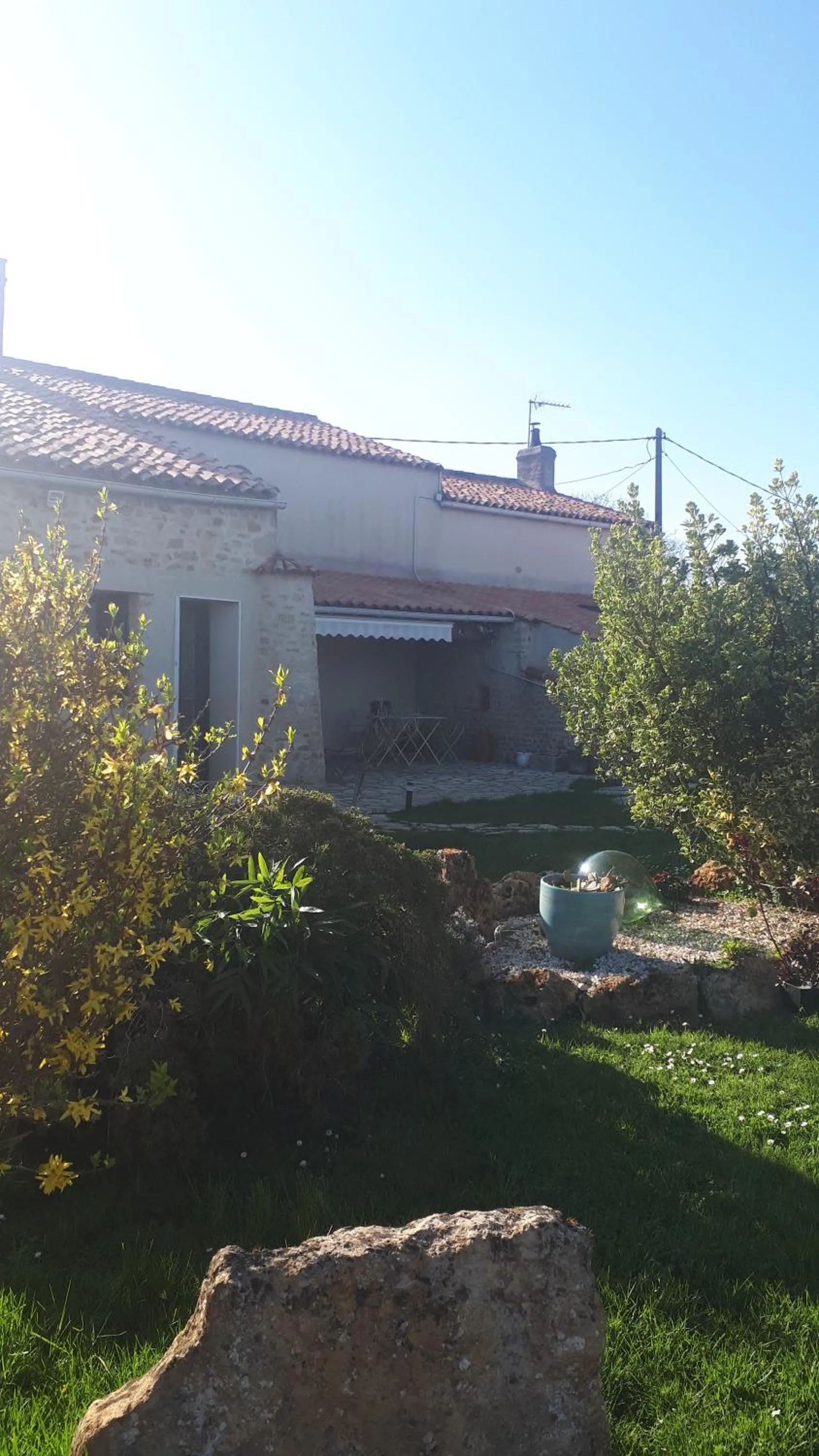 Property building in Chambres d'hôtes La Frise