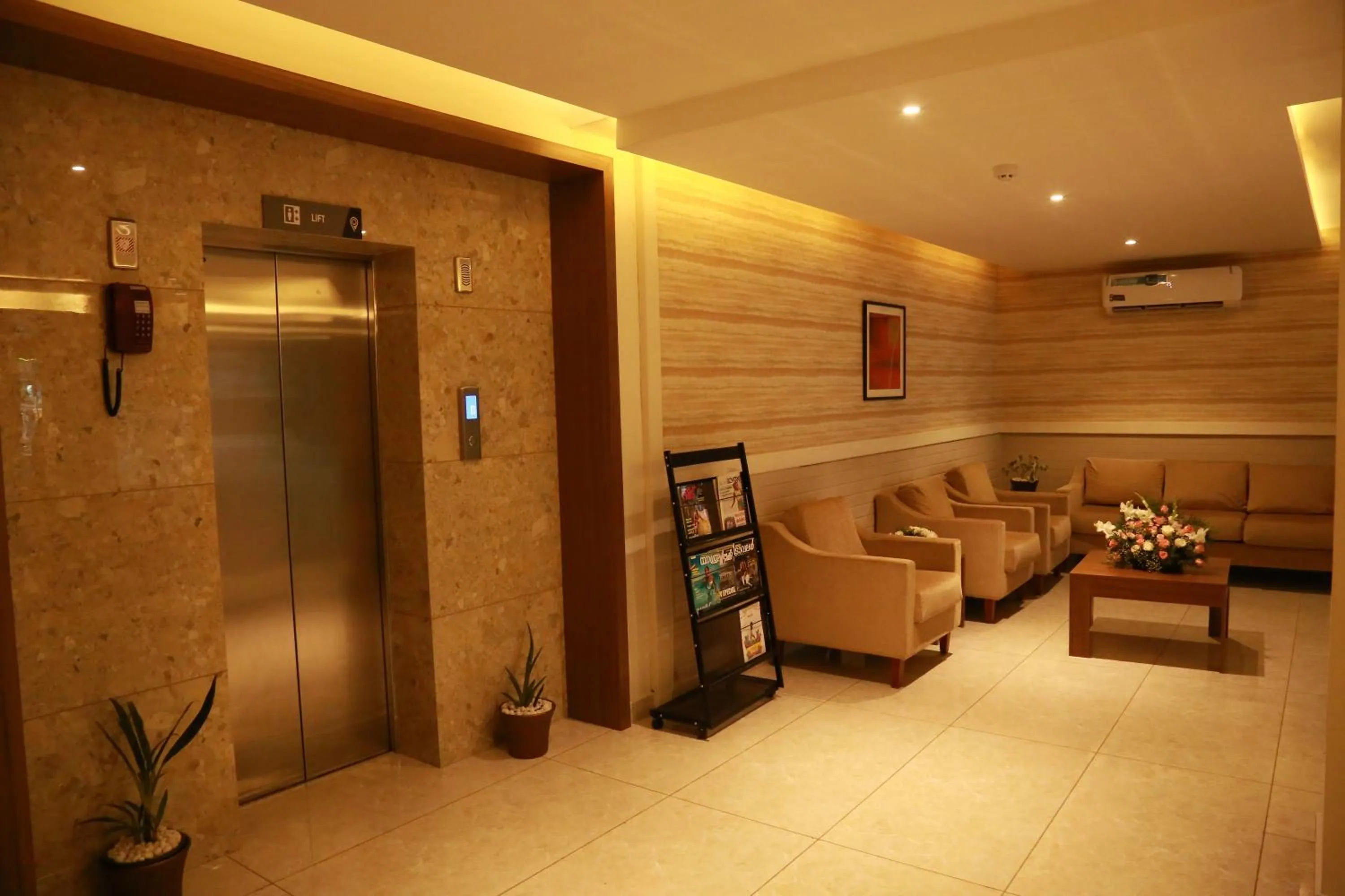 Property building in Hotel Picnic