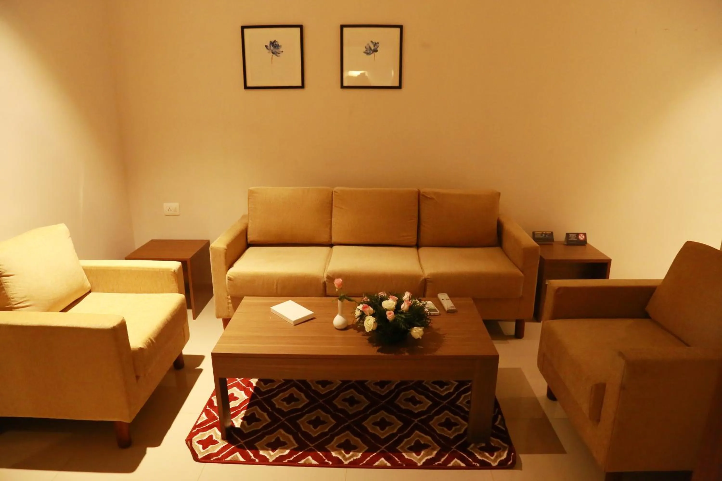 Seating area in Hotel Picnic