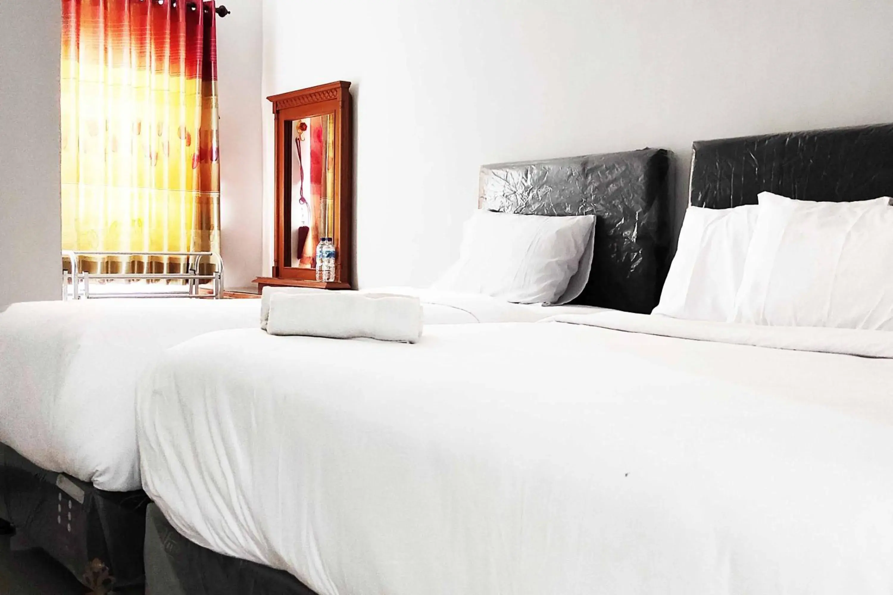 Family Room in Pertiwi Homestay Near Museum Angkut Batu Mitra RedDoorz Family Room in Pertiwi Homestay Near Museum Angkut Batu Mitra RedDoorz