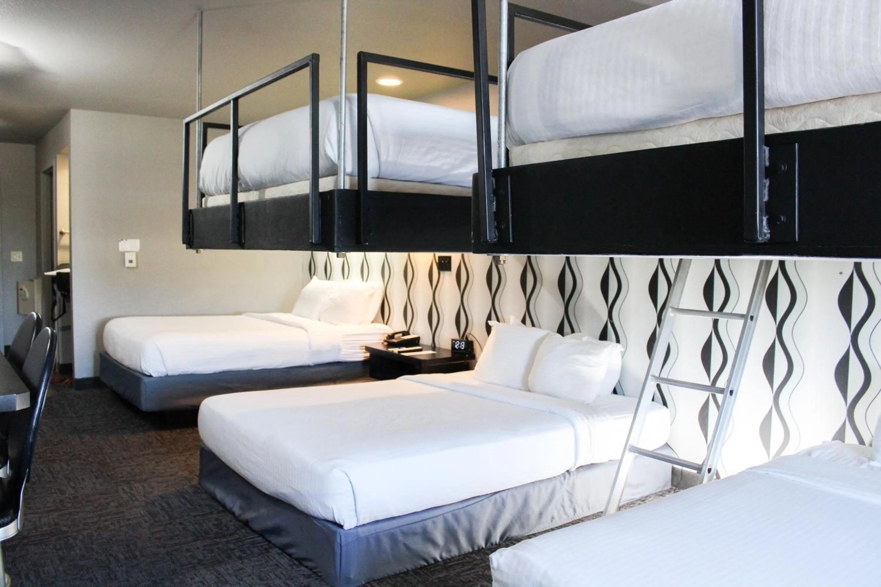 Photo of the whole room, Bed in Metropolis Resort - Eau Claire