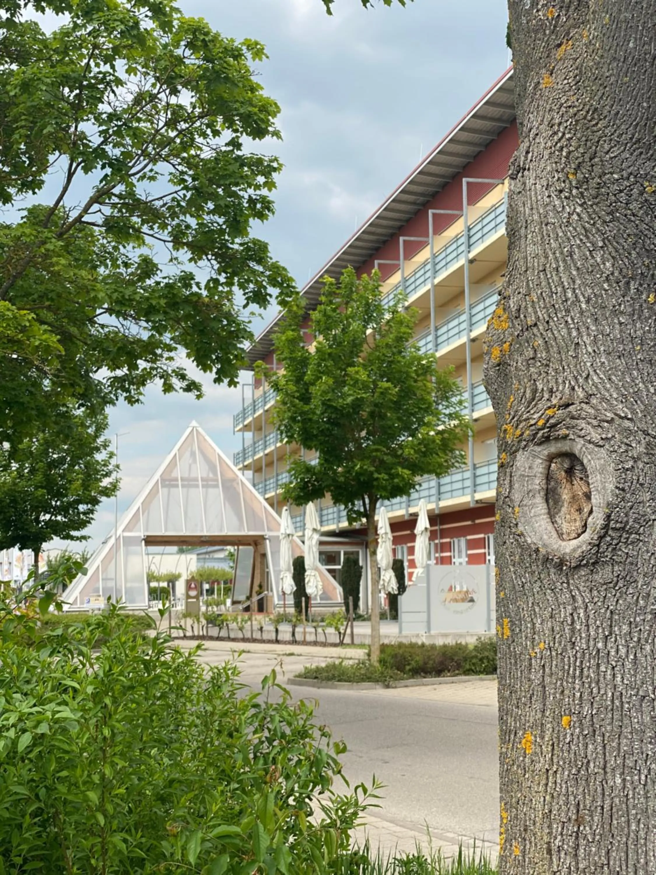 Facade/entrance in Kurhotel Pyramide Bad Windsheim