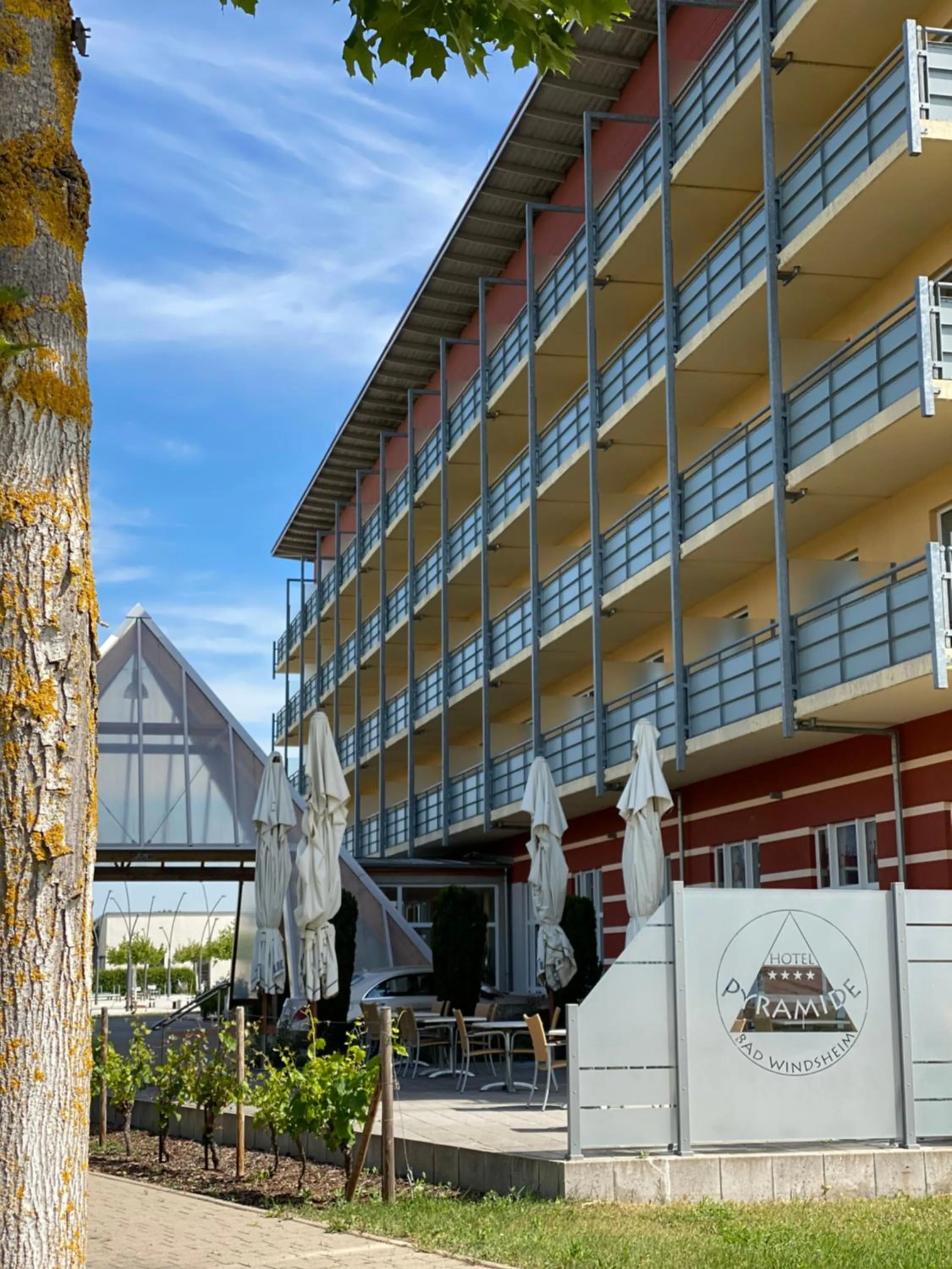 Facade/entrance in Kurhotel Pyramide Bad Windsheim