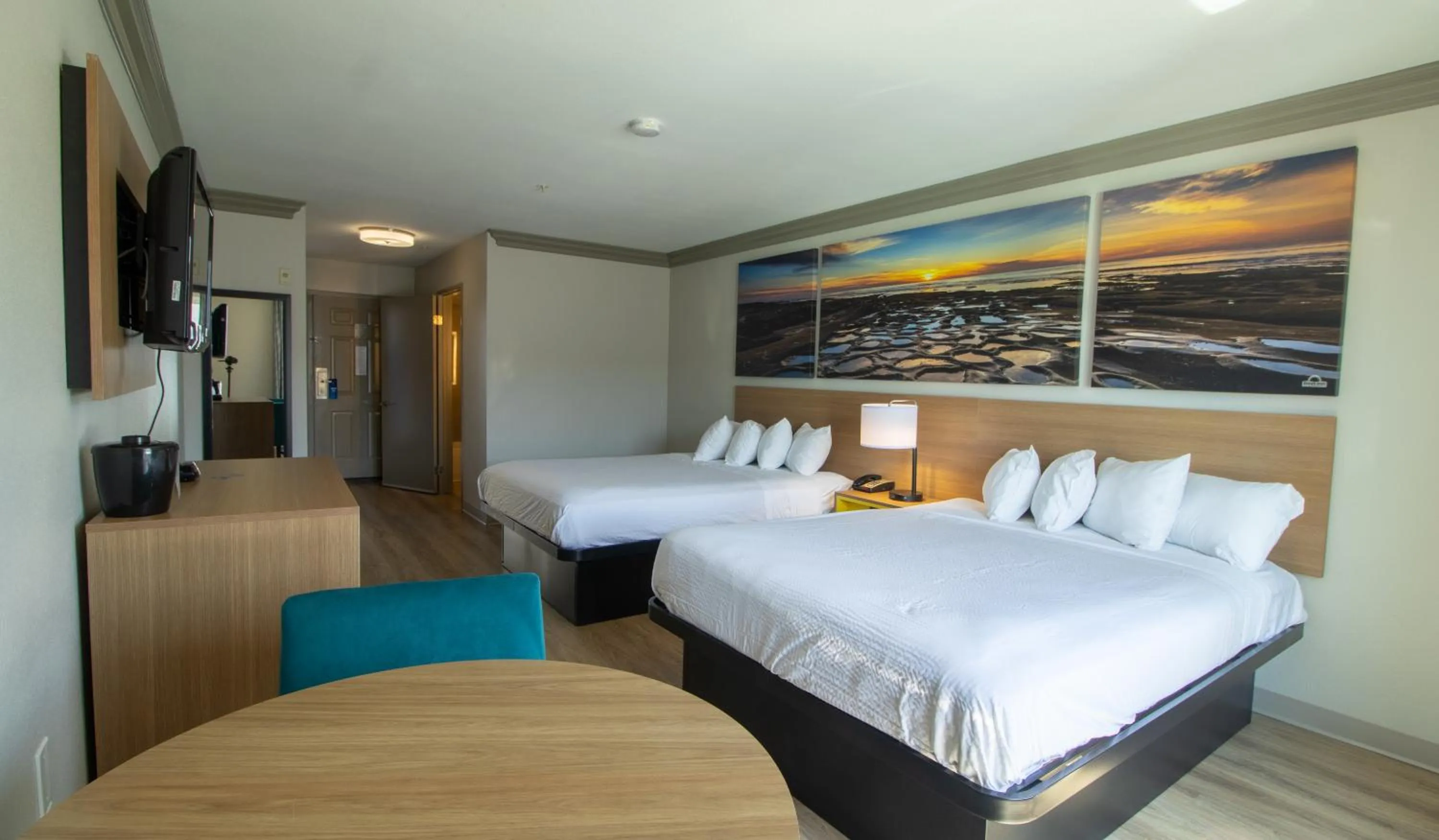 Photo of the whole room, Bed in Days Inn by Wyndham Carlsbad