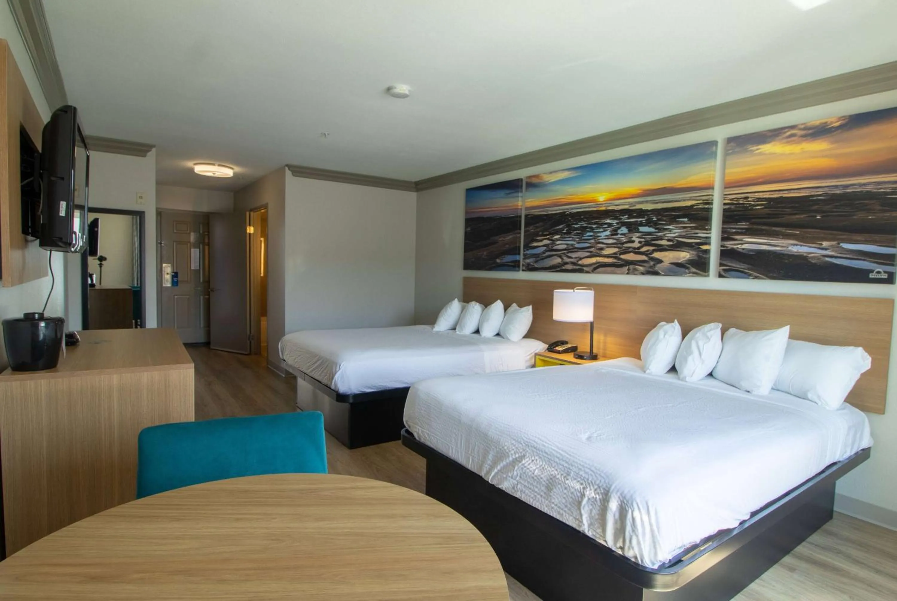 Photo of the whole room, Bed in Days Inn by Wyndham Carlsbad