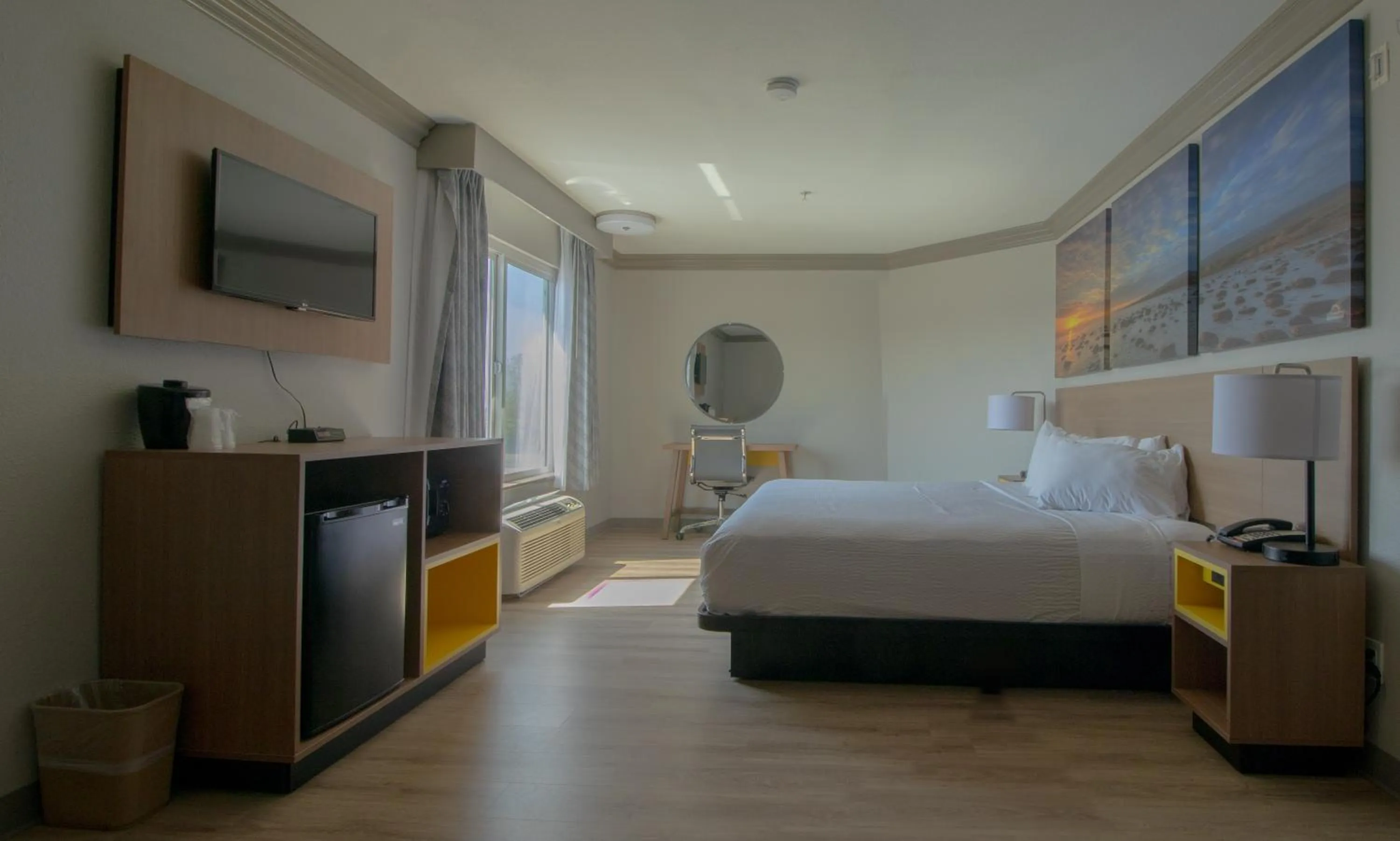 Photo of the whole room, Bed in Days Inn by Wyndham Carlsbad