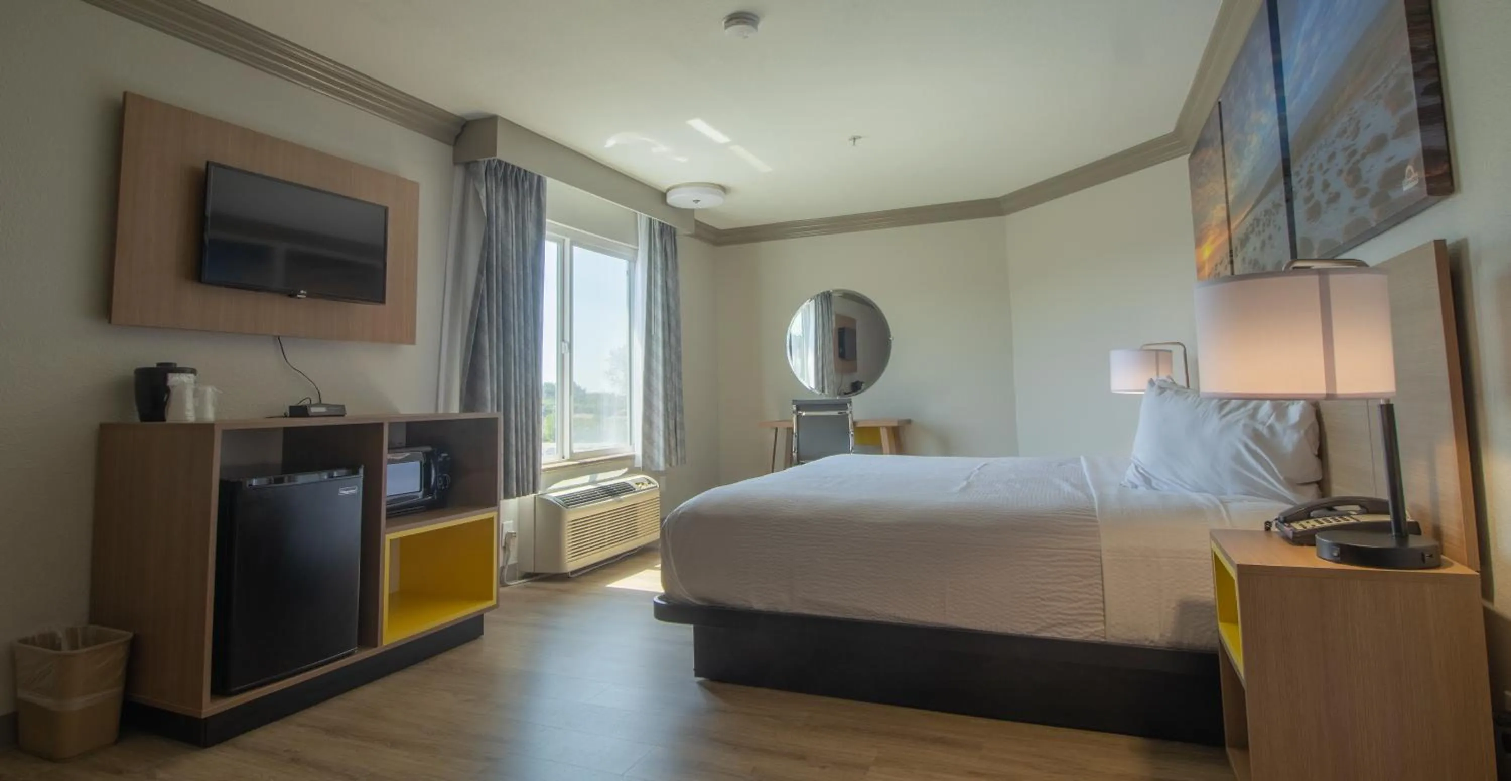 Photo of the whole room, Bed in Days Inn by Wyndham Carlsbad