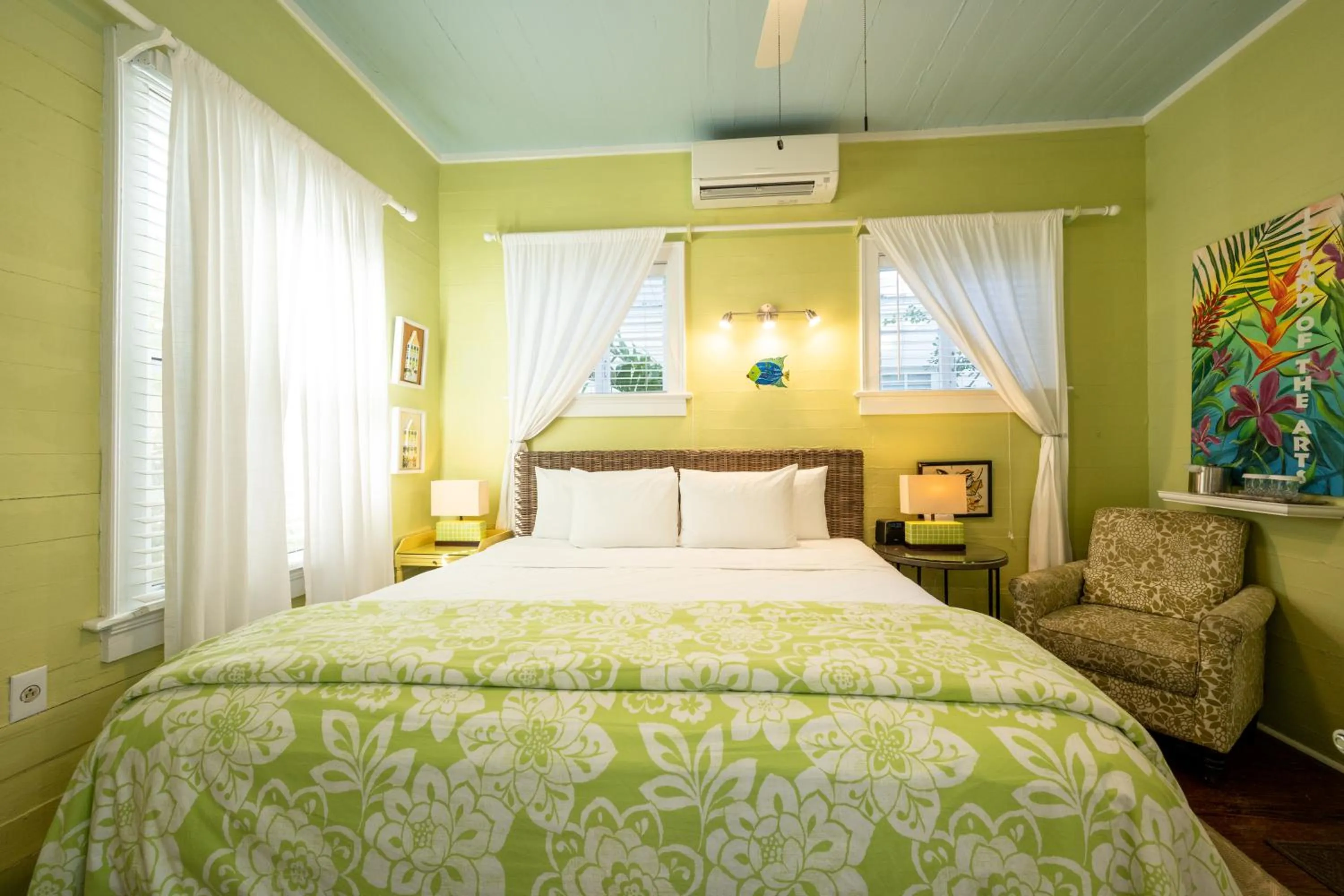 Bed in The Mermaid & The Alligator