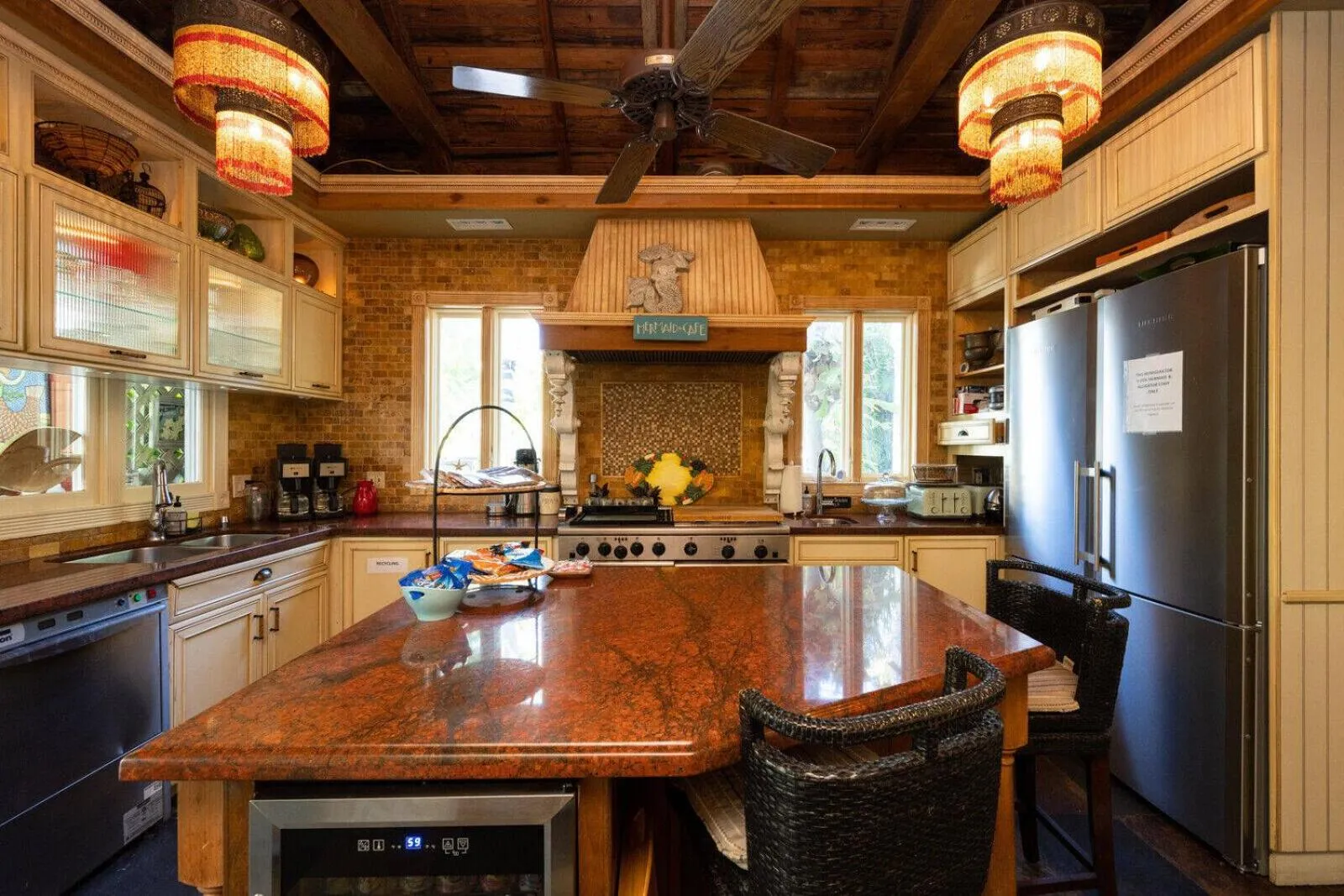 Kitchen or kitchenette in The Mermaid & The Alligator