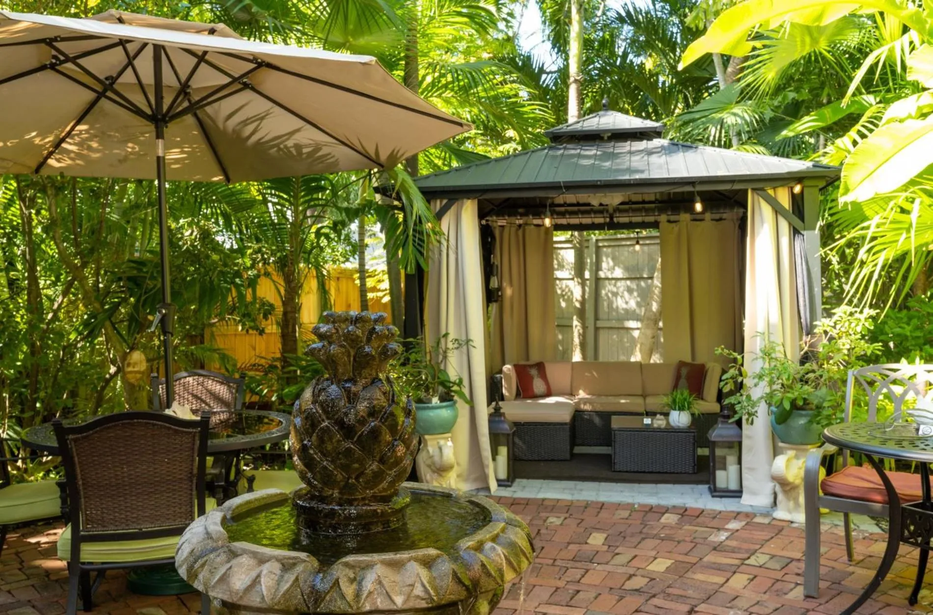 Inner courtyard view in The Mermaid & The Alligator