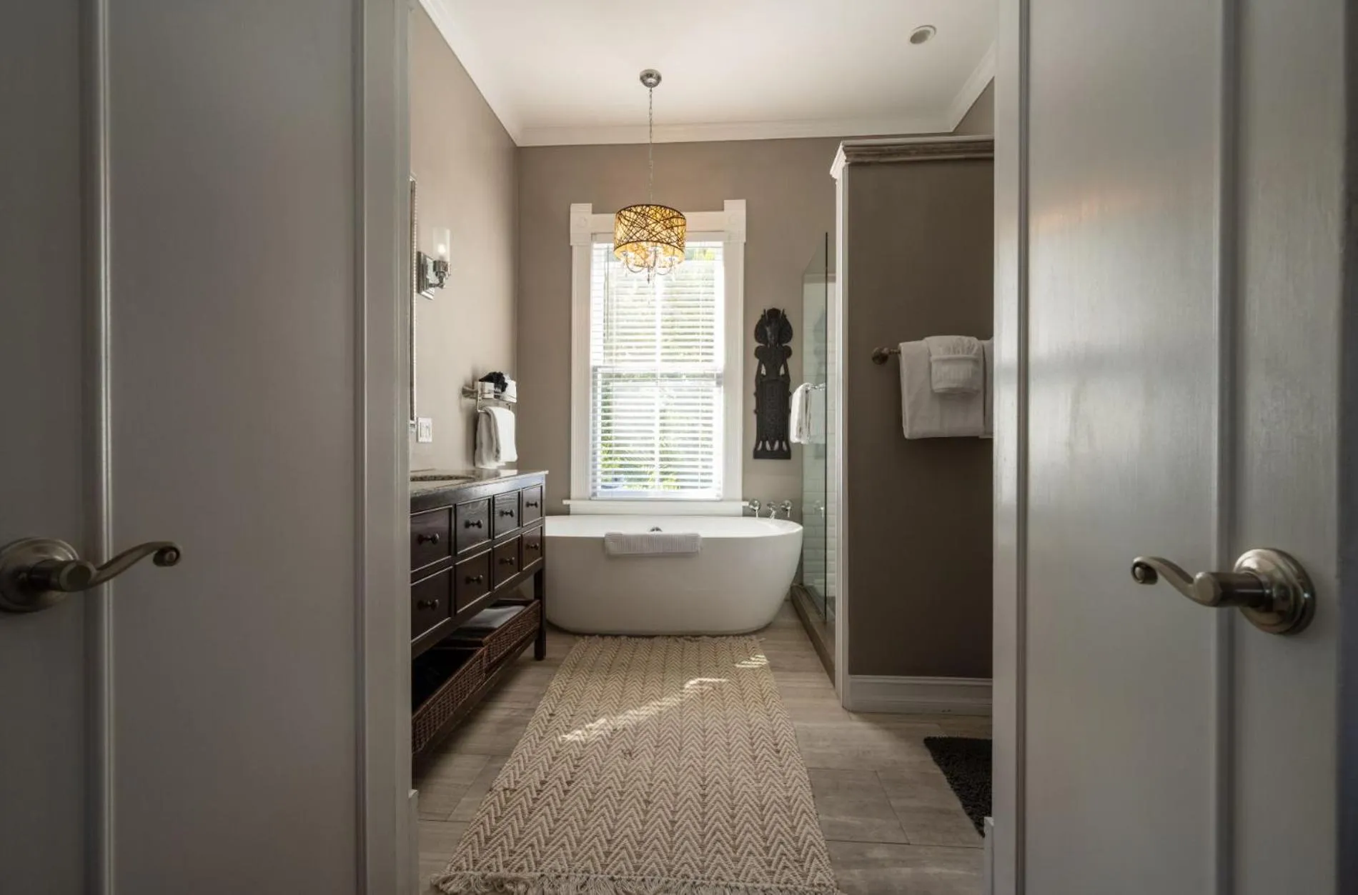 Bed in The Mermaid & The Alligator