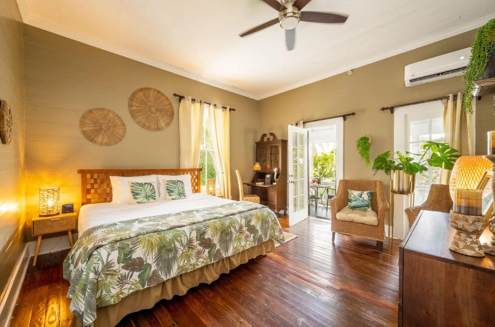 Bed in The Mermaid & The Alligator