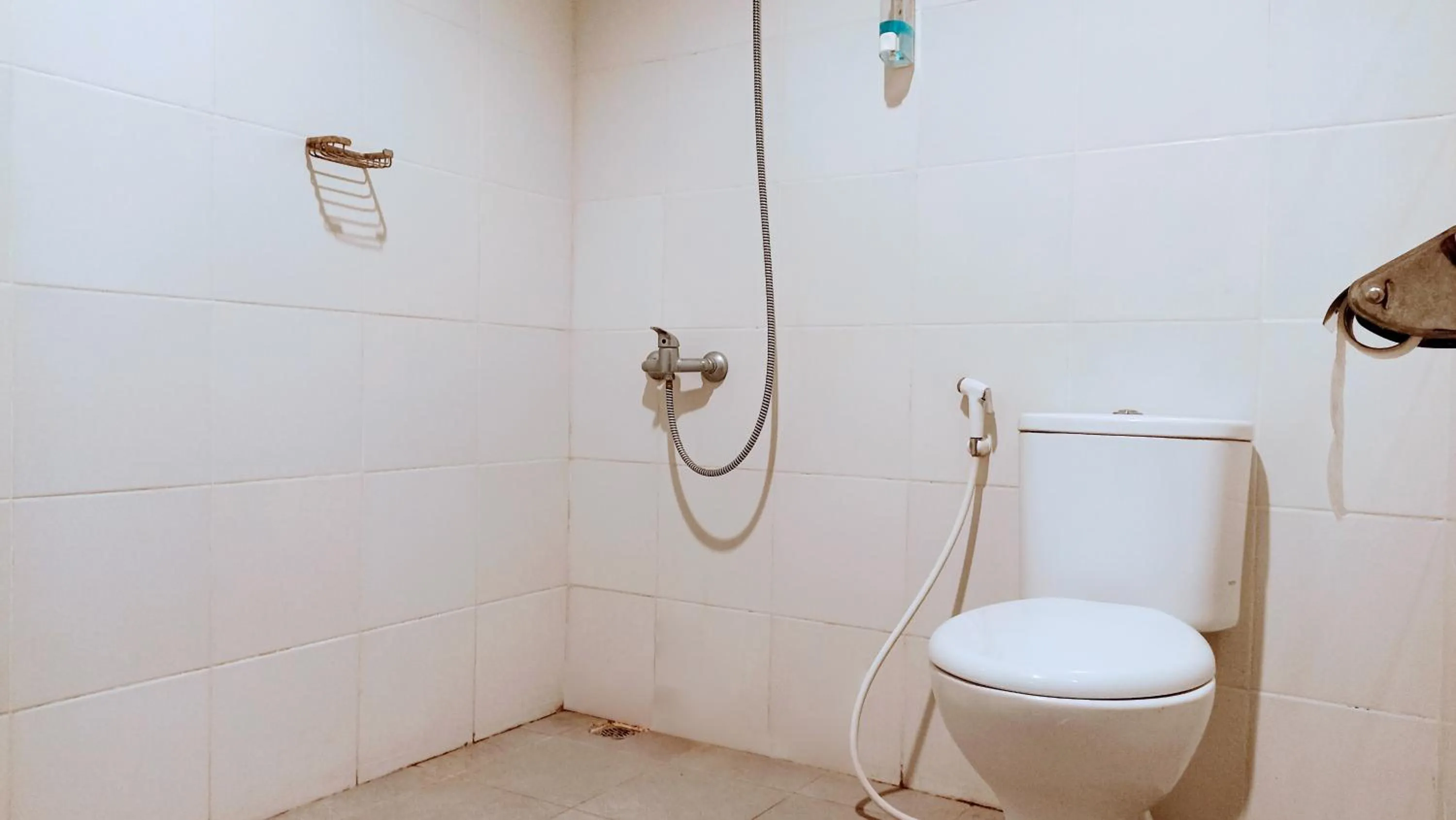 Bathroom in Yunna Express