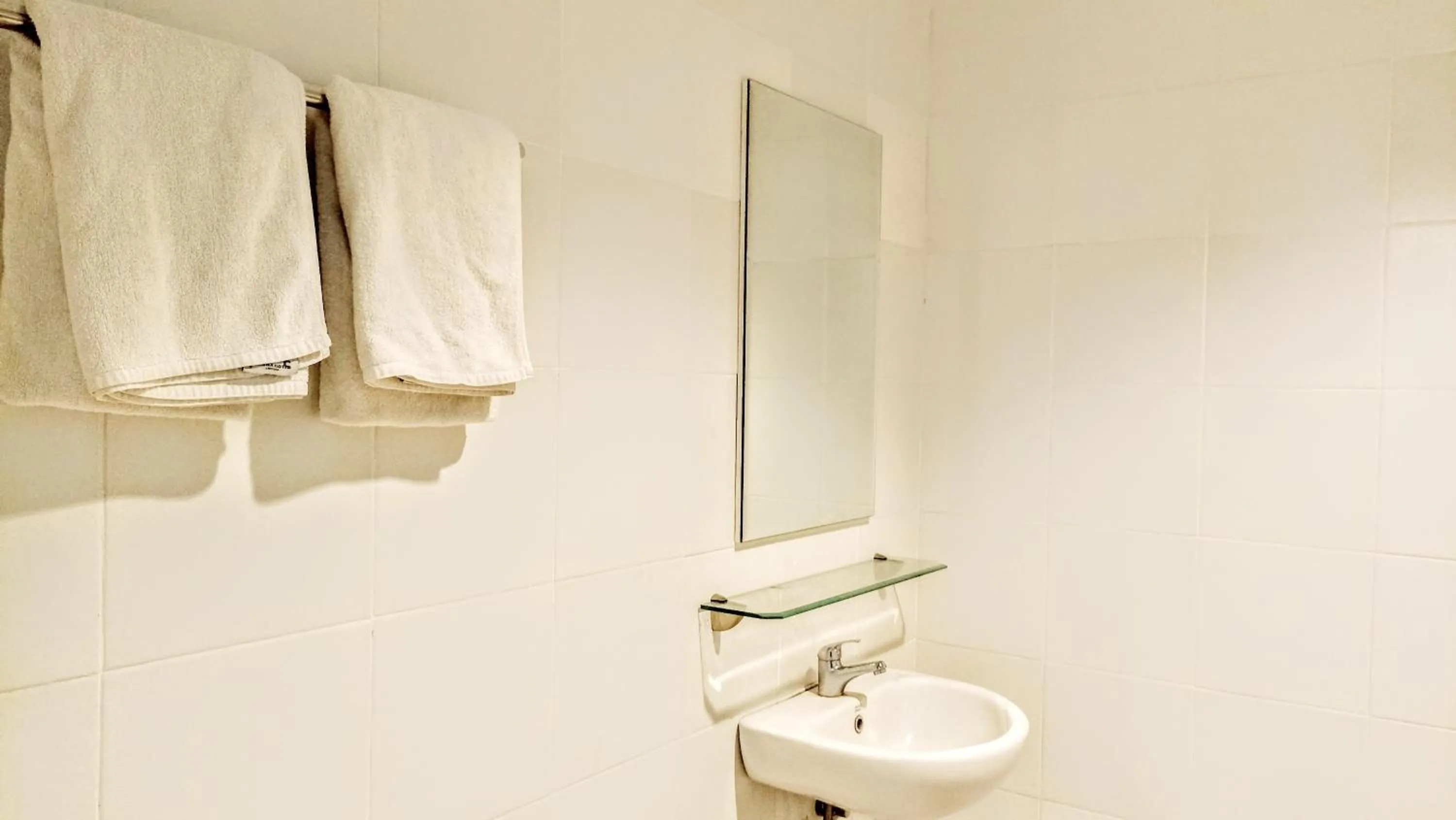 Bathroom in Yunna Express