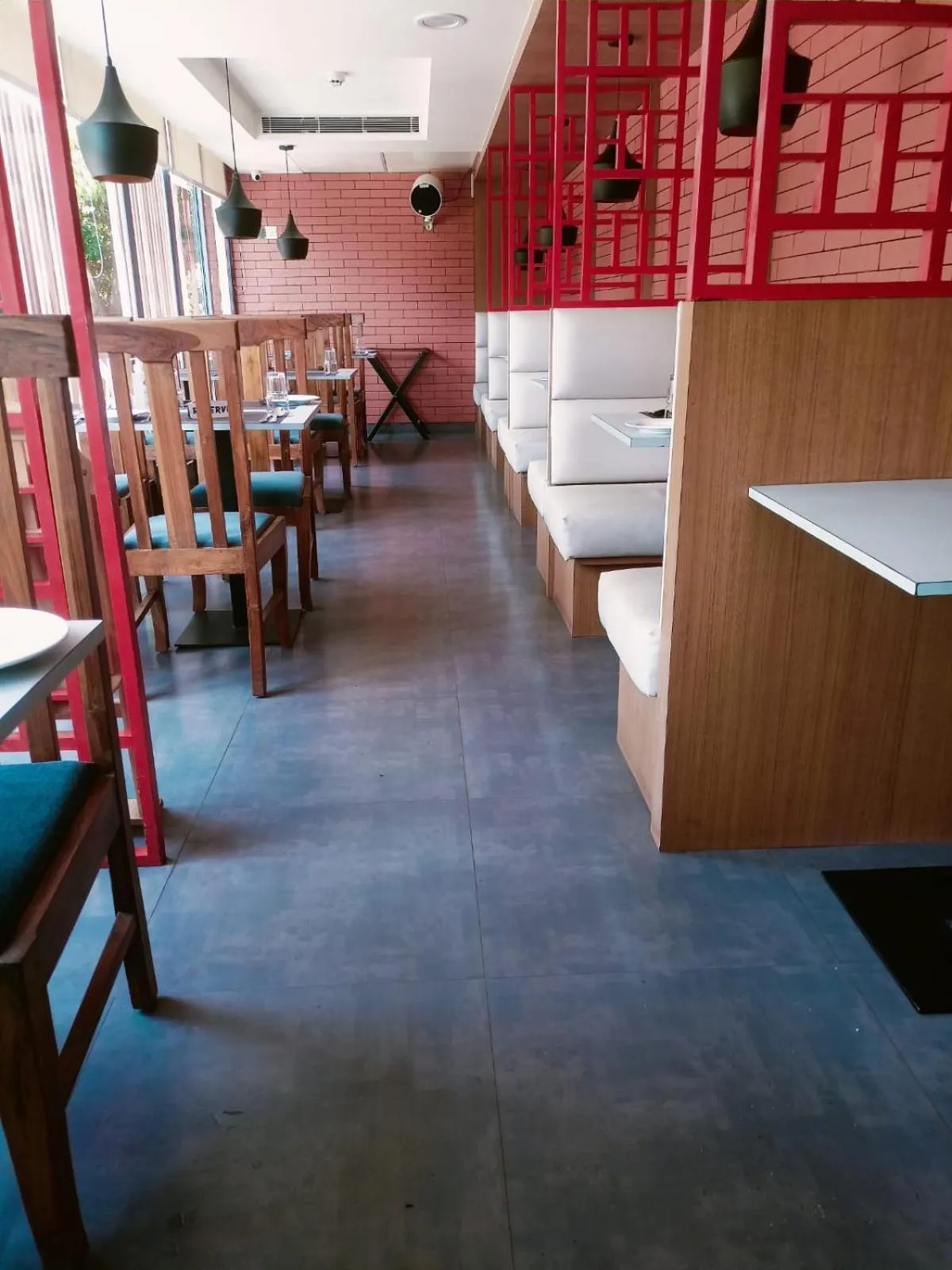 Restaurant/places to eat in Abhyagama Hotel