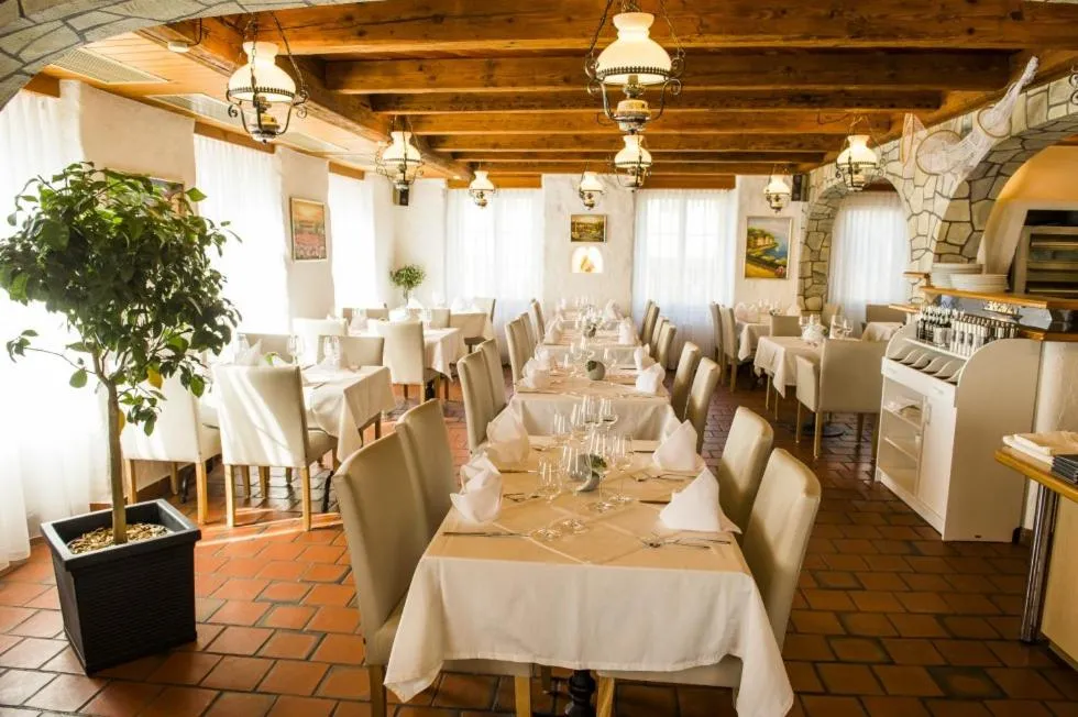 Restaurant/places to eat in Hotel Sternen