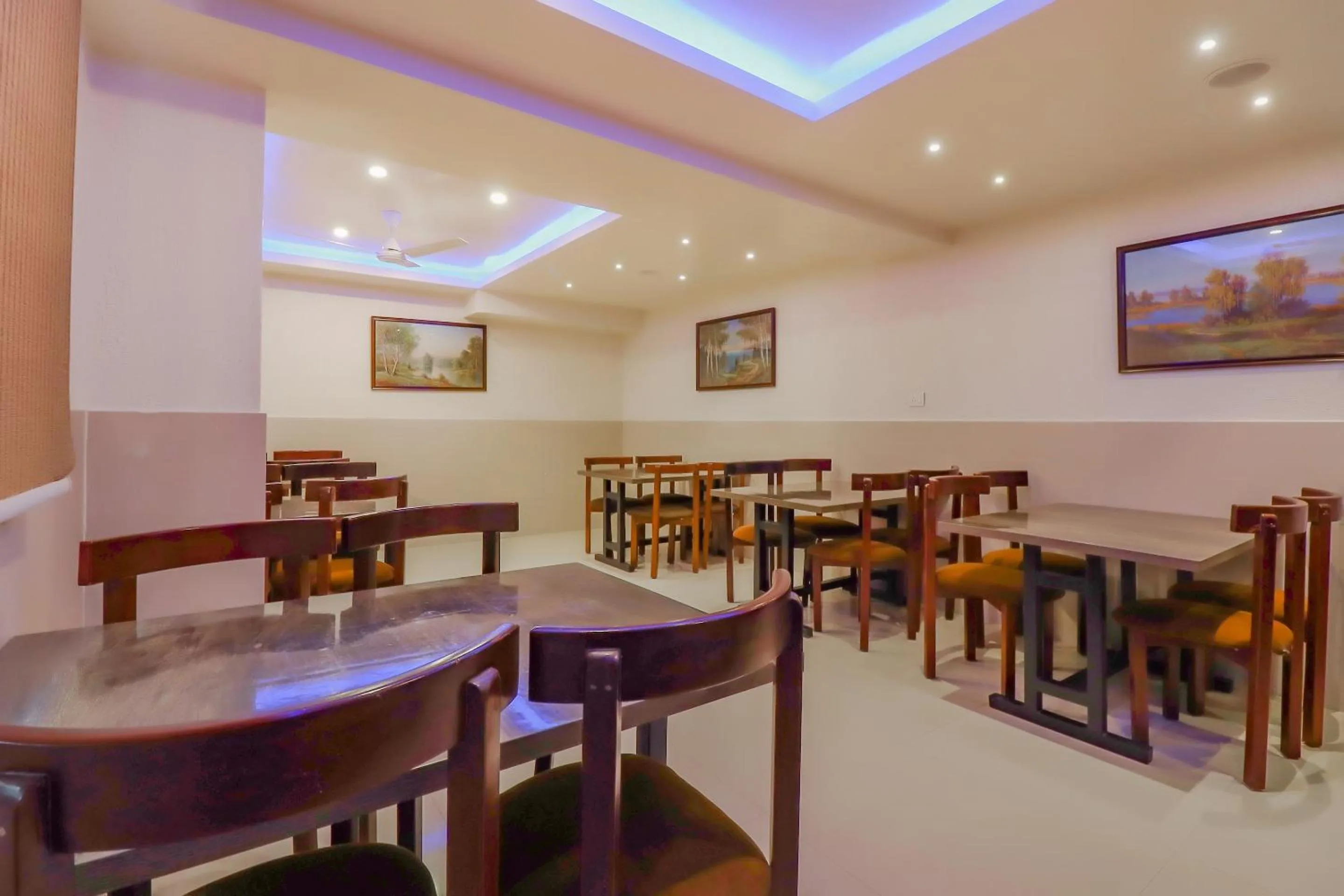 Restaurant/places to eat in Capital O Royal Galaxy Finesse Near Phoenix Marketcity