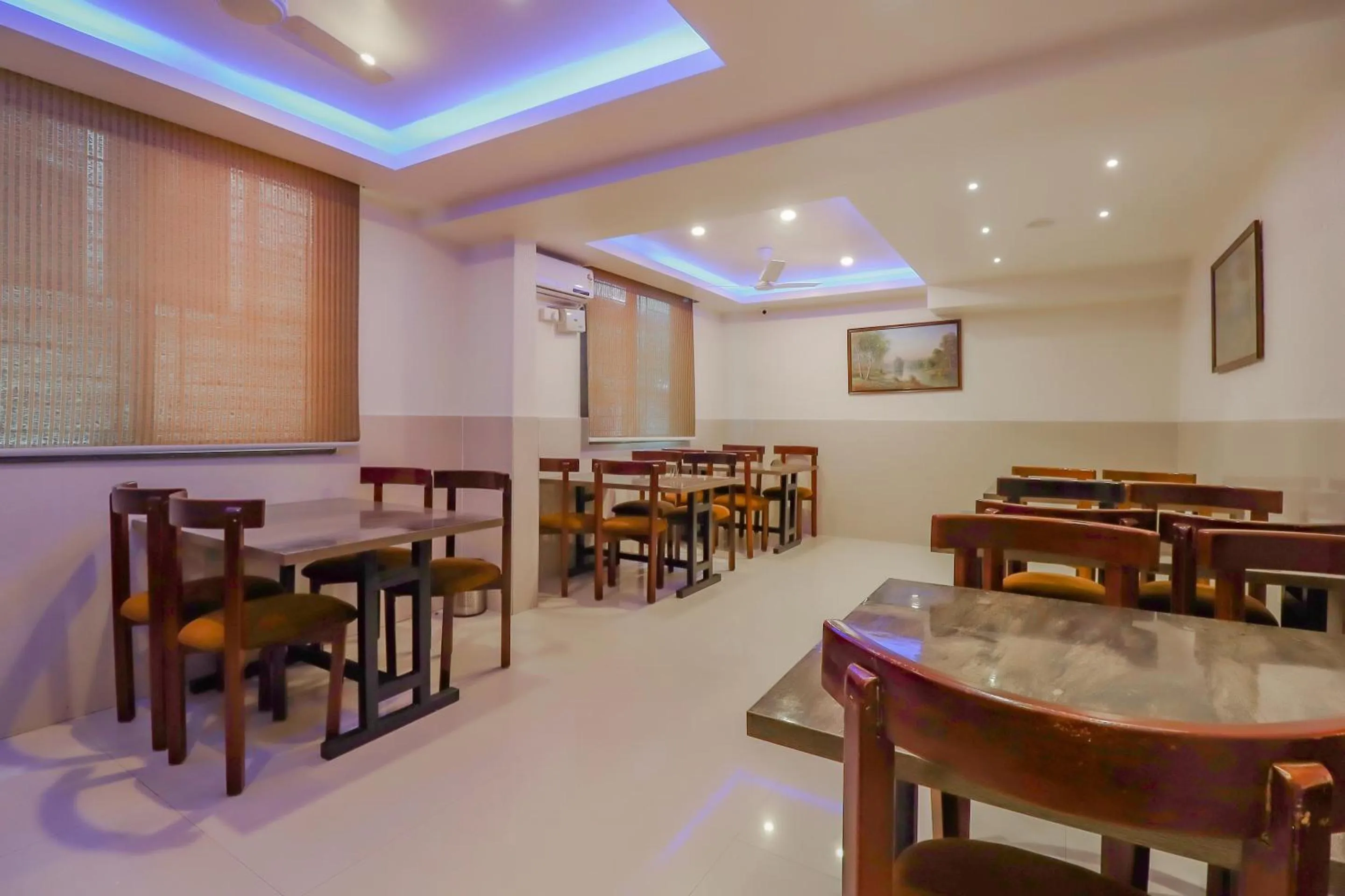 Restaurant/places to eat in Capital O Royal Galaxy Finesse Near Phoenix Marketcity