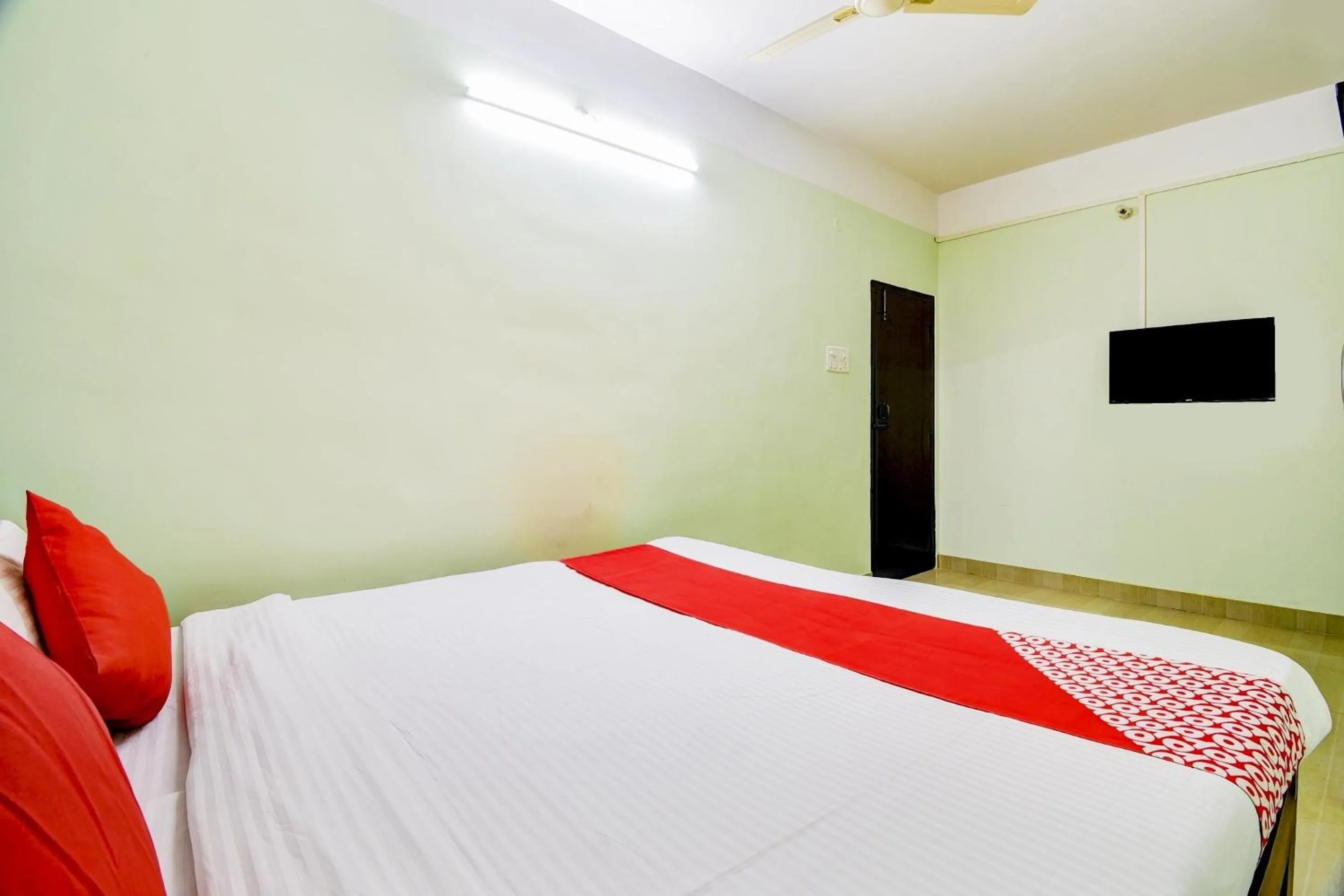 Bedroom, Bed in Super Hotel O The Dove Villa