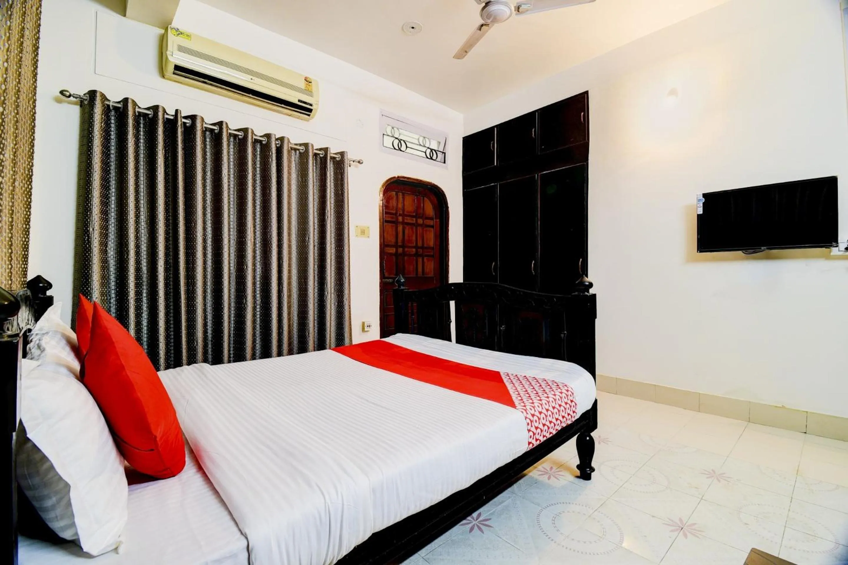 Bedroom, Bed in Super Hotel O The Dove Villa