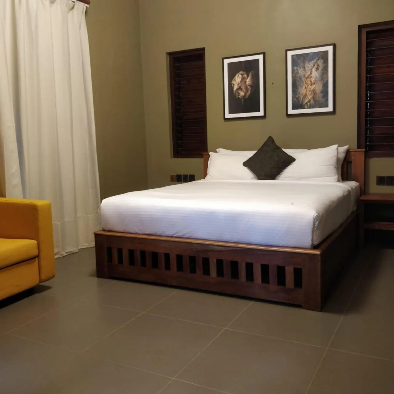 Bed in BARSATI Ranches