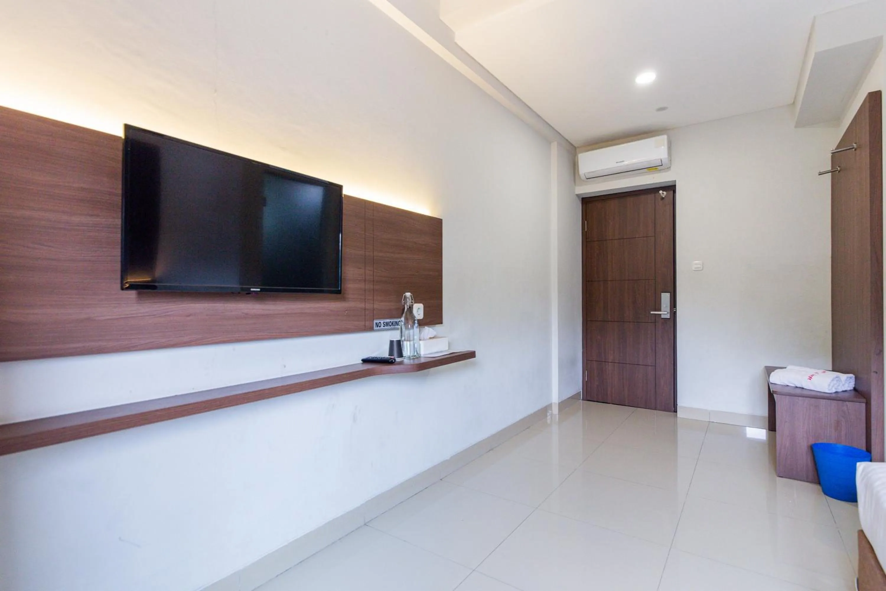 TV and multimedia in Urbanview Hotel Slipi Inn Palmerah