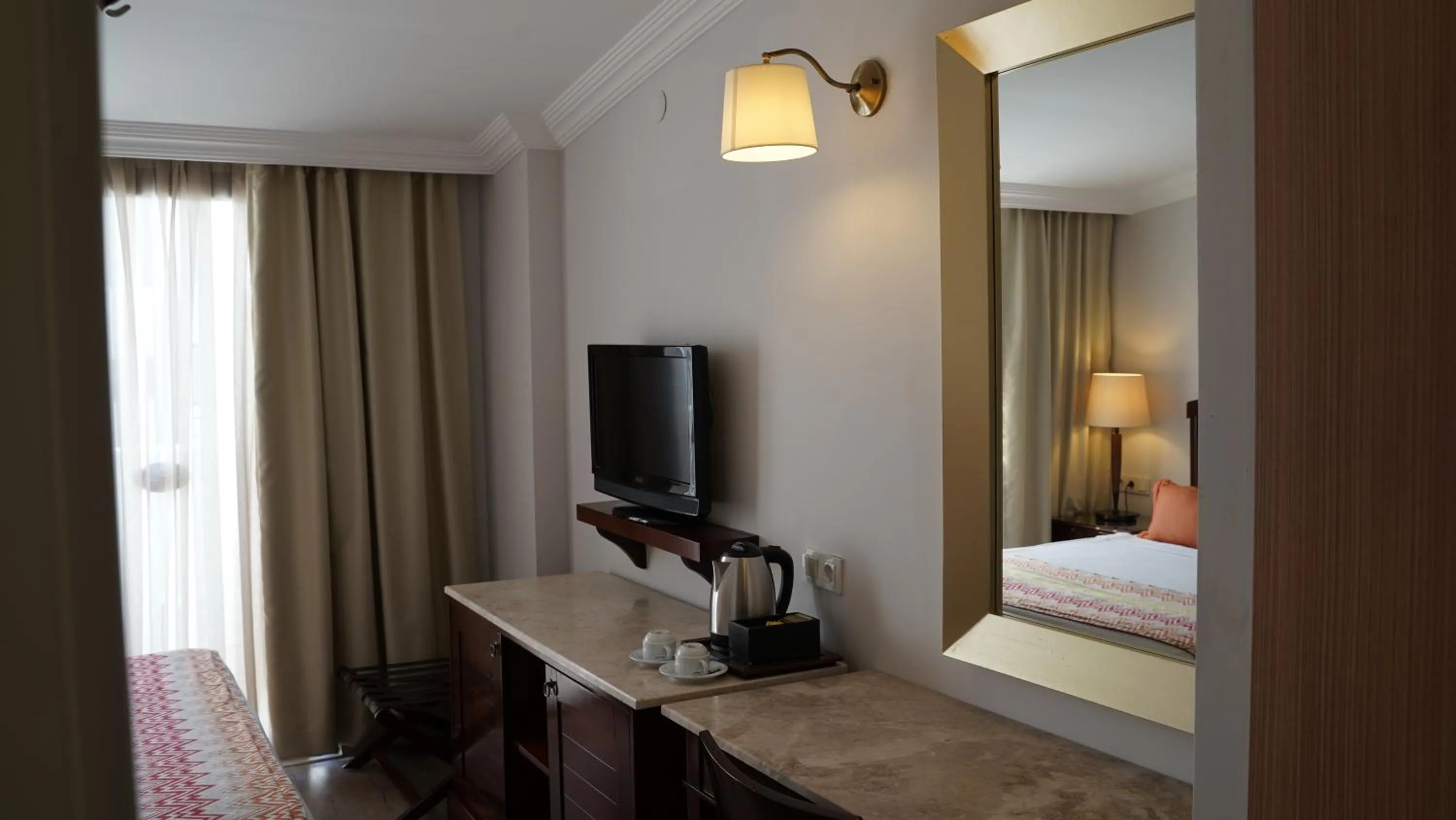 Bed, TV/Entertainment Center in Akdora Resort Hotel & Spa