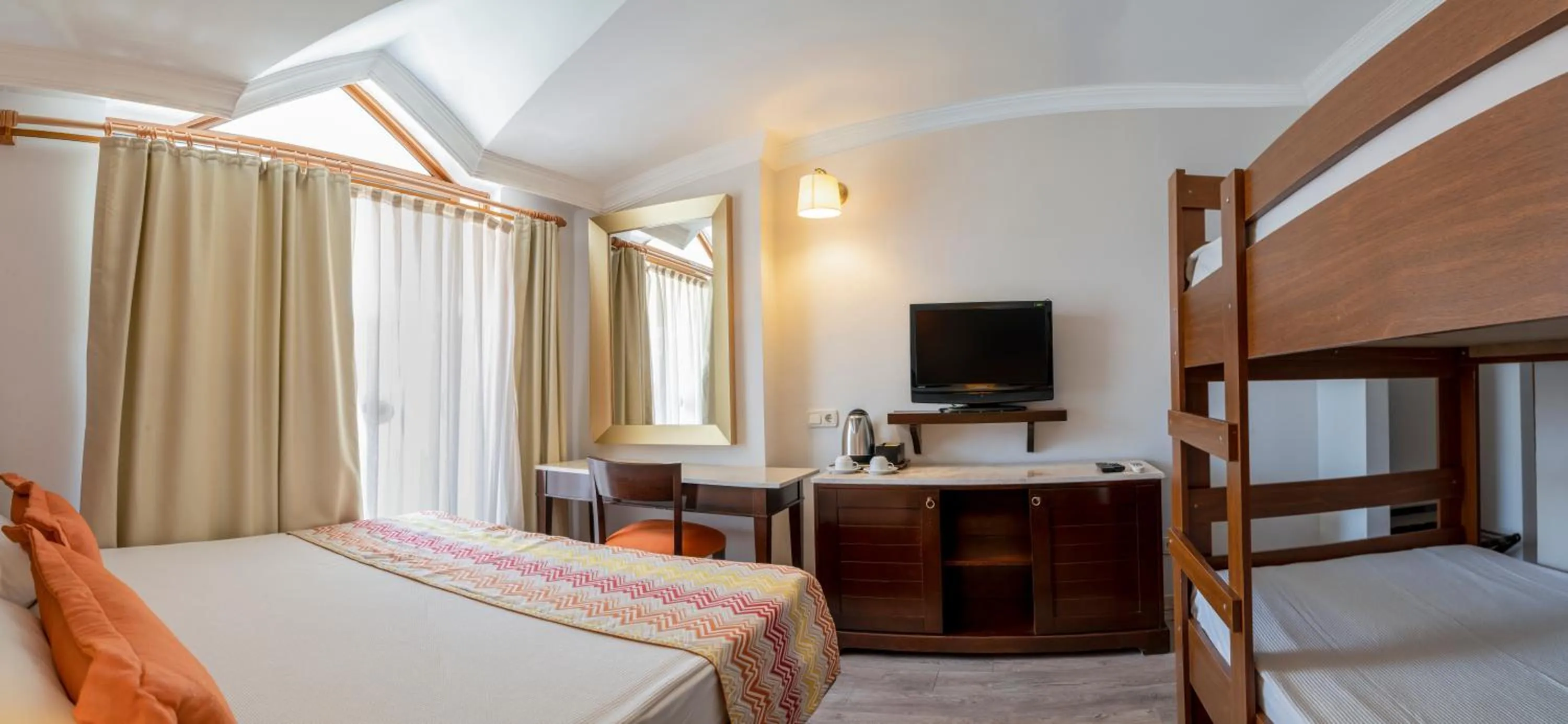 Bed, TV/Entertainment Center in Akdora Resort Hotel & Spa