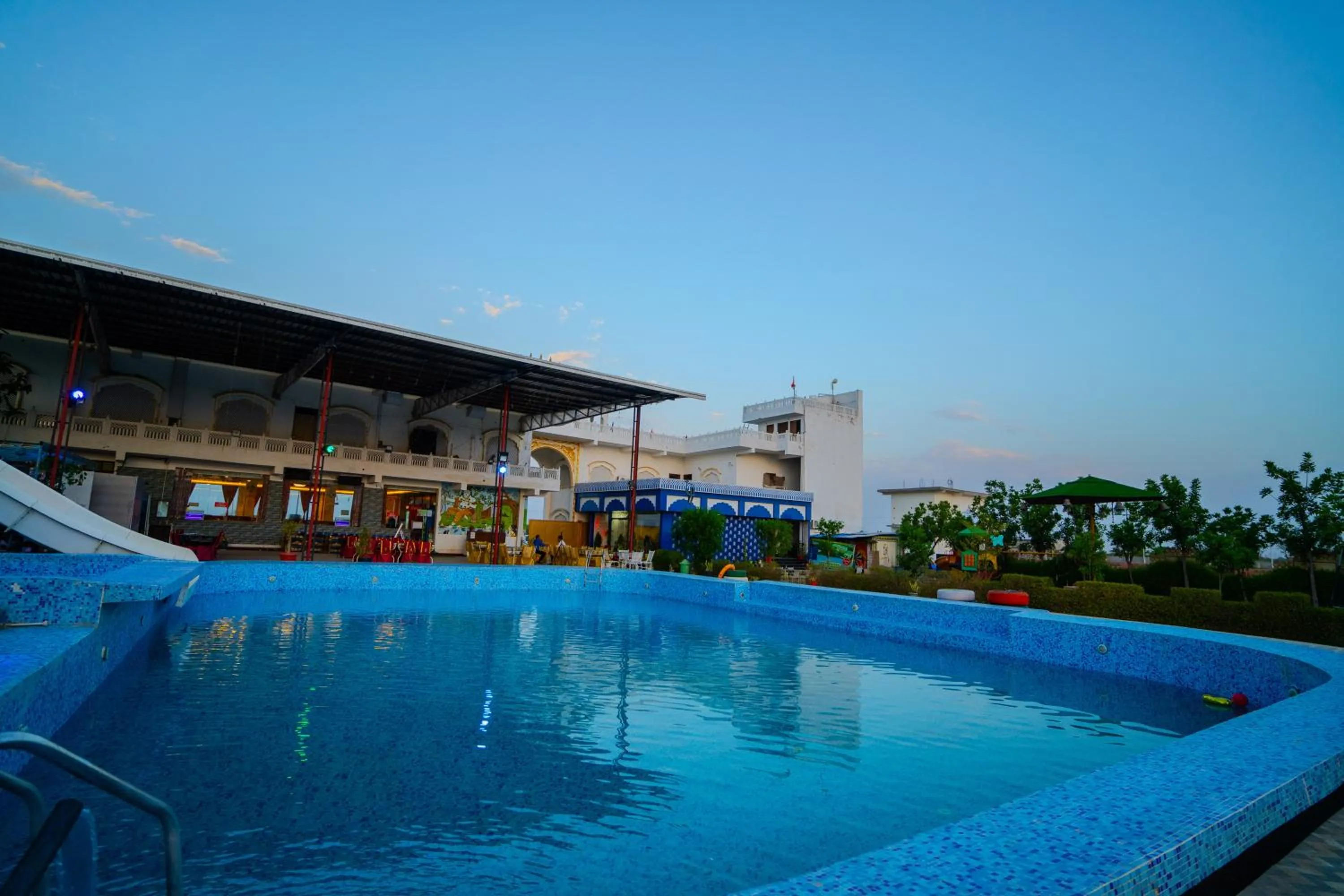 Swimming pool in Ramas Resort