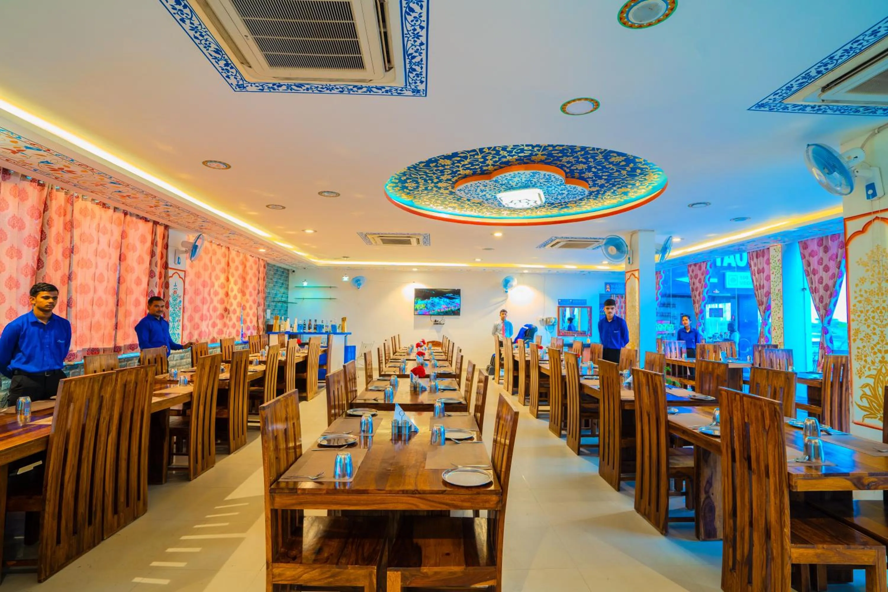 Restaurant/places to eat in Ramas Resort