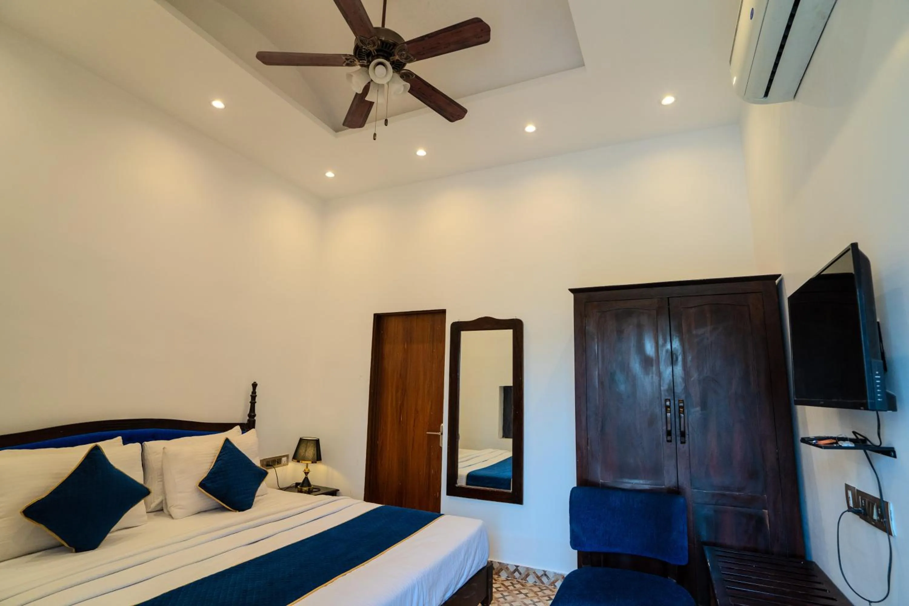 Photo of the whole room, Bed in Ramas Resort