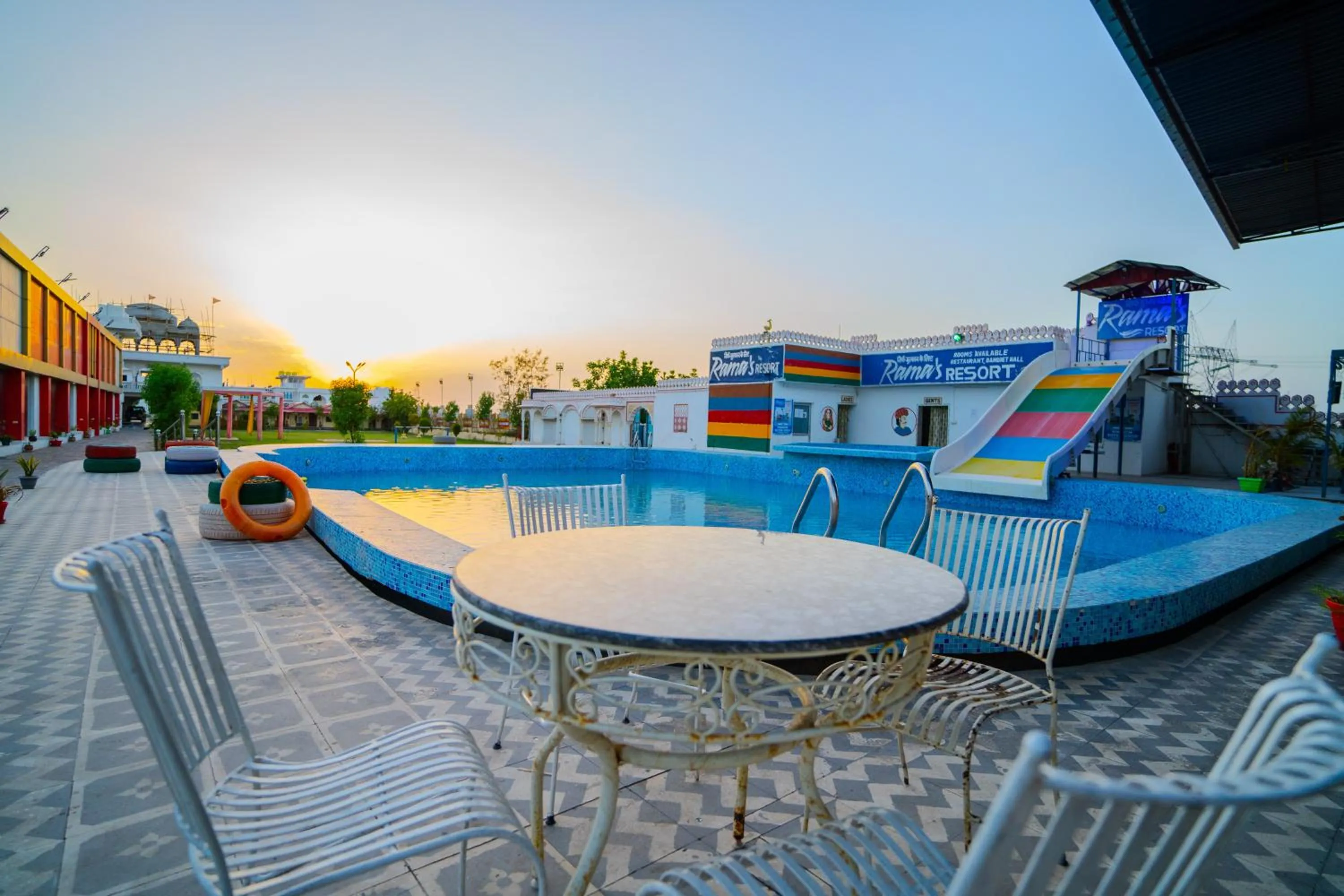 Swimming pool in Ramas Resort