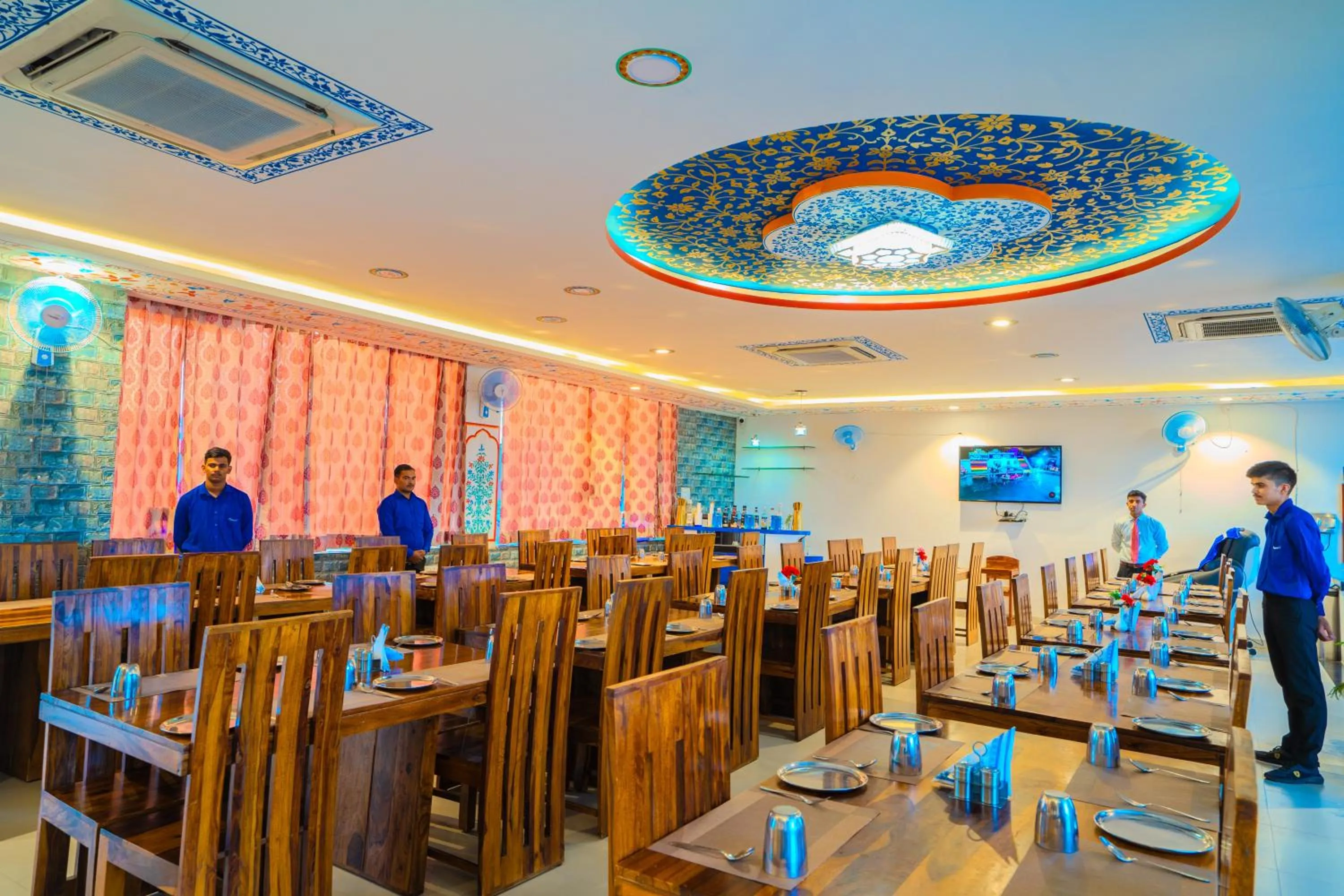 Restaurant/places to eat in Ramas Resort