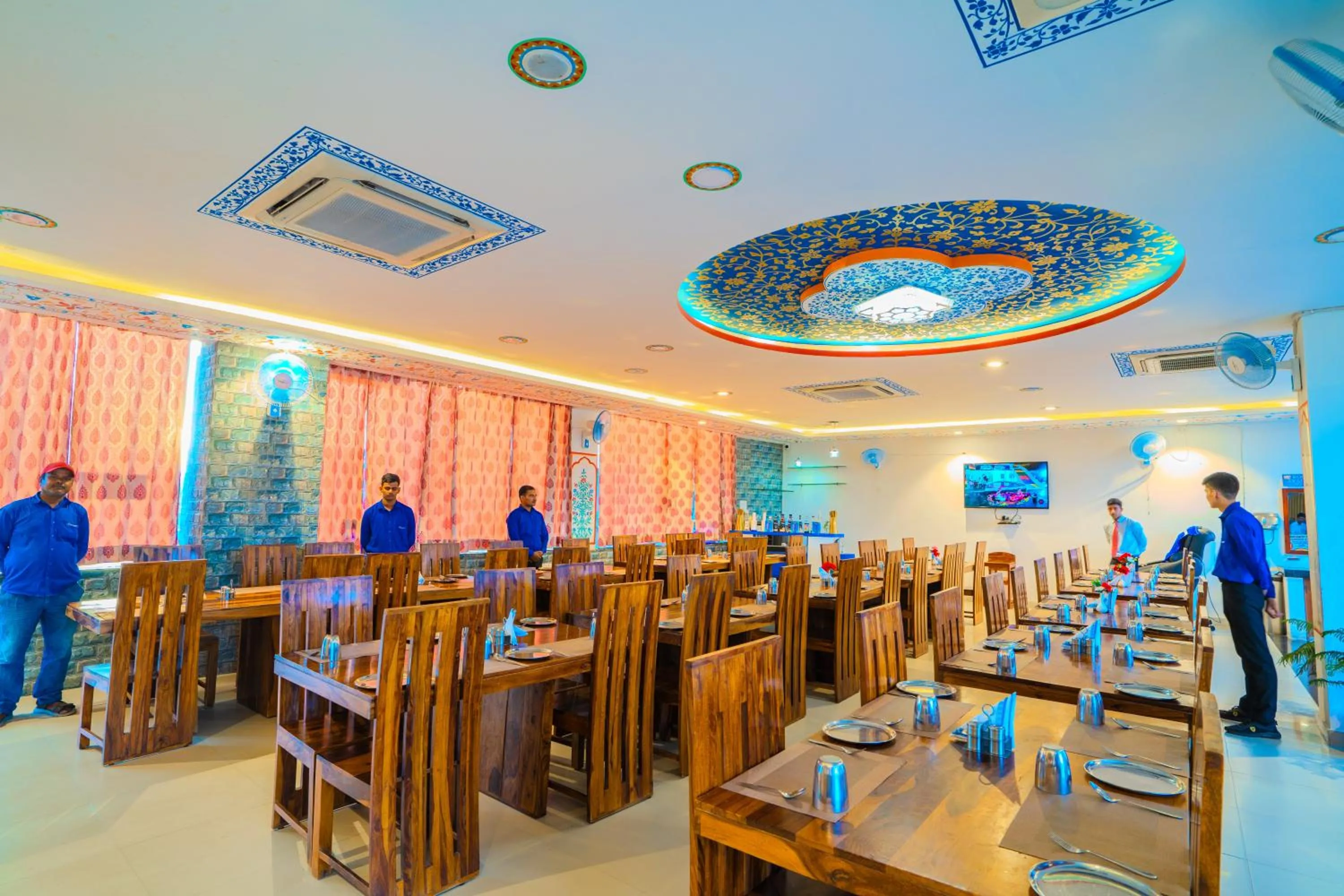 Restaurant/places to eat in Ramas Resort