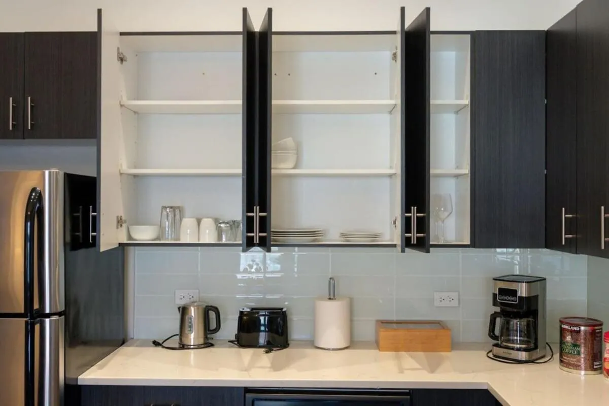 McCormick Place 420 Friendly 3BR in Downtown Chicago with Optional Parking Sleeps 8 Guests Near Soldier Field, Grant Park and Lakefront Trail