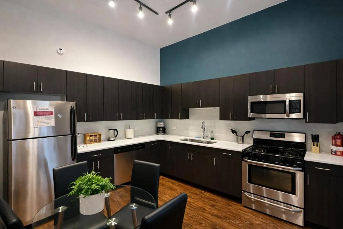 McCormick Place 420 Friendly 3BR in Downtown Chicago with Optional Parking Sleeps 8 Guests Near Soldier Field, Grant Park and Lakefront Trail