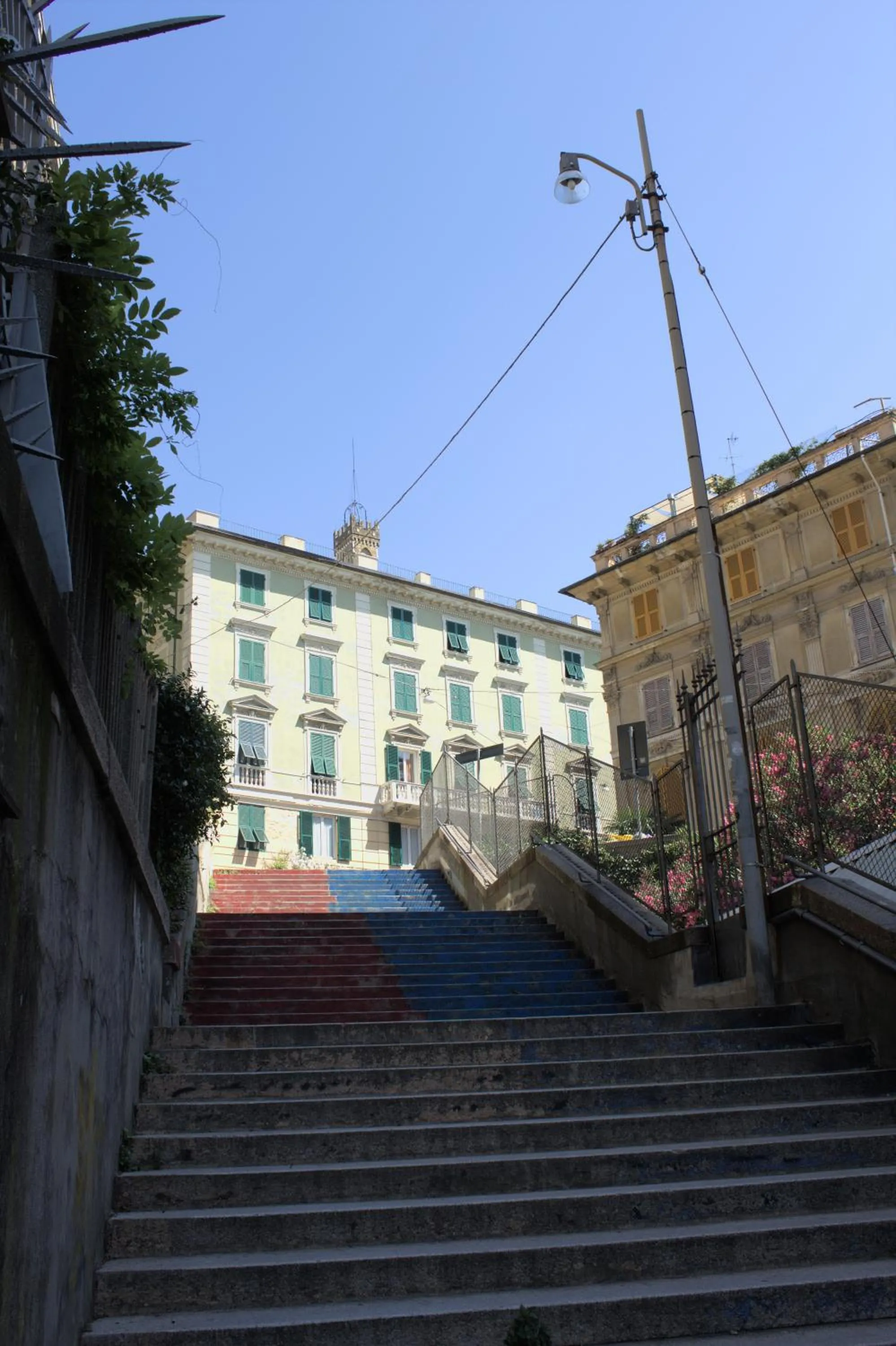 Property building in a due passi dal centro