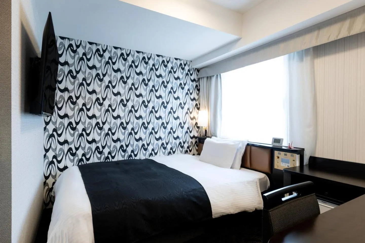 Photo of the whole room, Bed in APA Hotel Nishifunabashi Ekimae