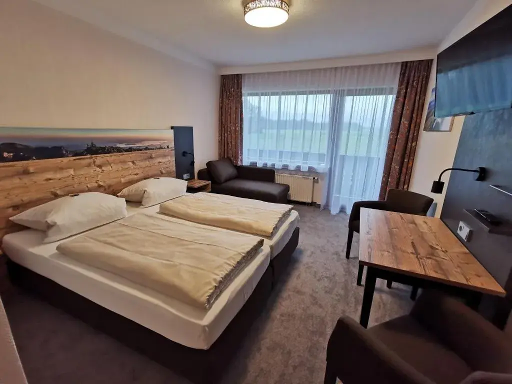 Comfort Double Room with Mountain View and Balcony - single occupancy in Haus Waldesruh Comfort Double Room with Mountain View and Balcony - single occupancy in Haus Waldesruh