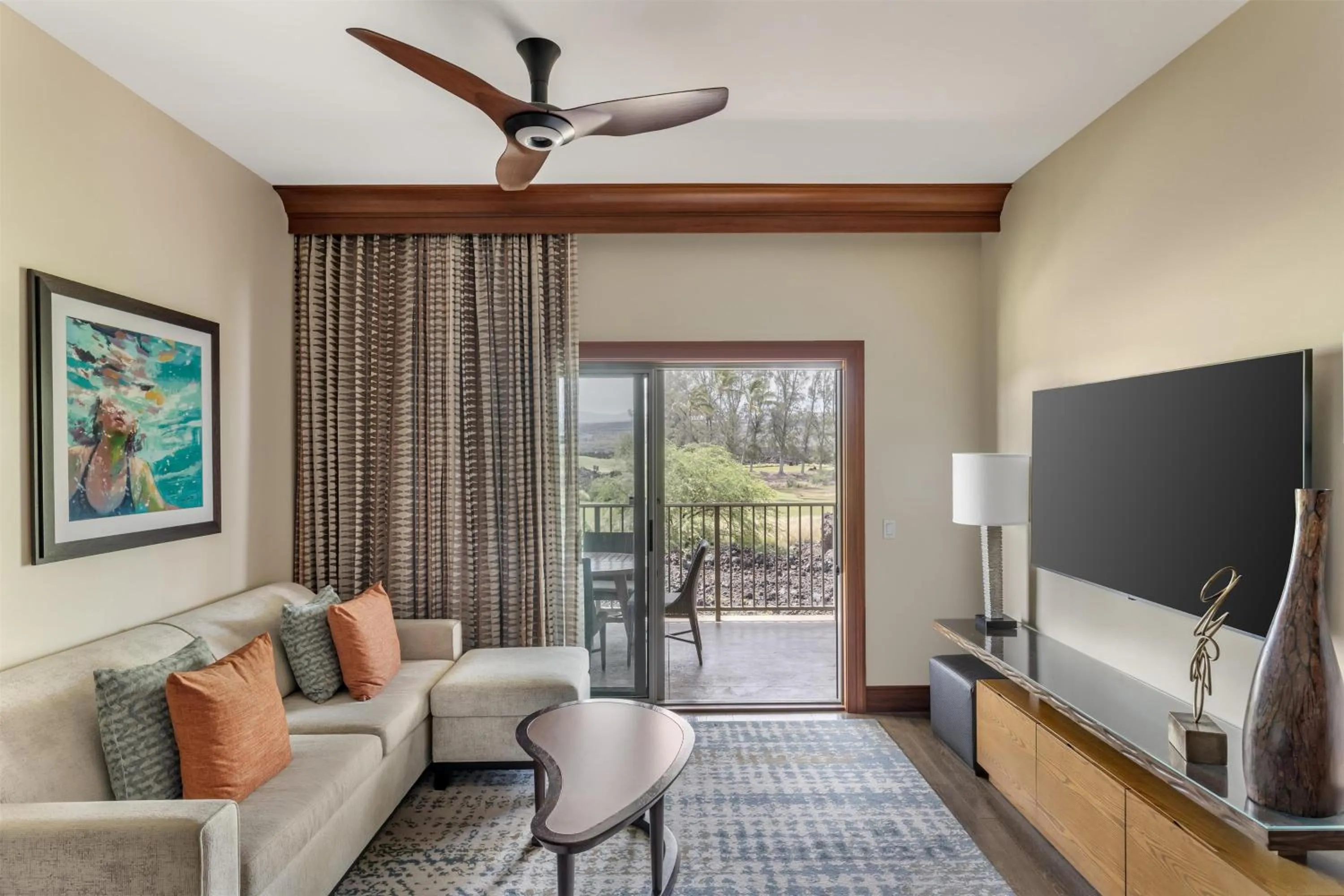 Living room in Hilton Grand Vacations Club Kings Land Waikoloa