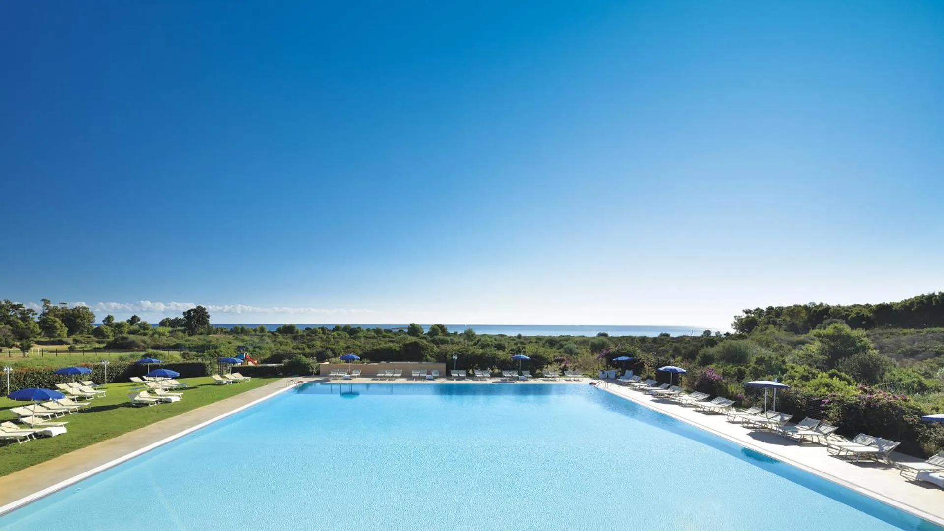 Swimming pool in SECRET VILLAGE Budoni