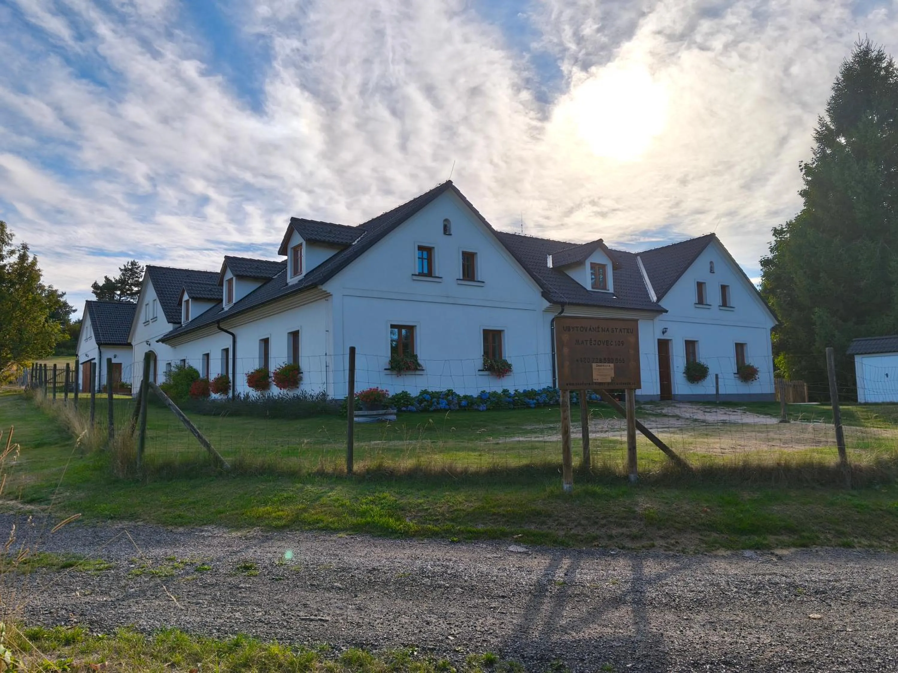 Property building in Matějovec 109 & Ubytování Na statku