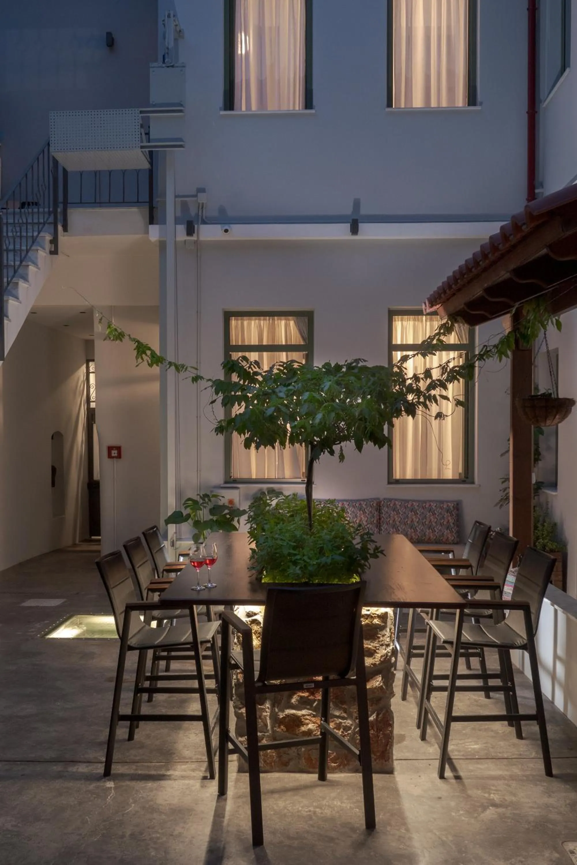 Inner courtyard view in Twin Circle Athens