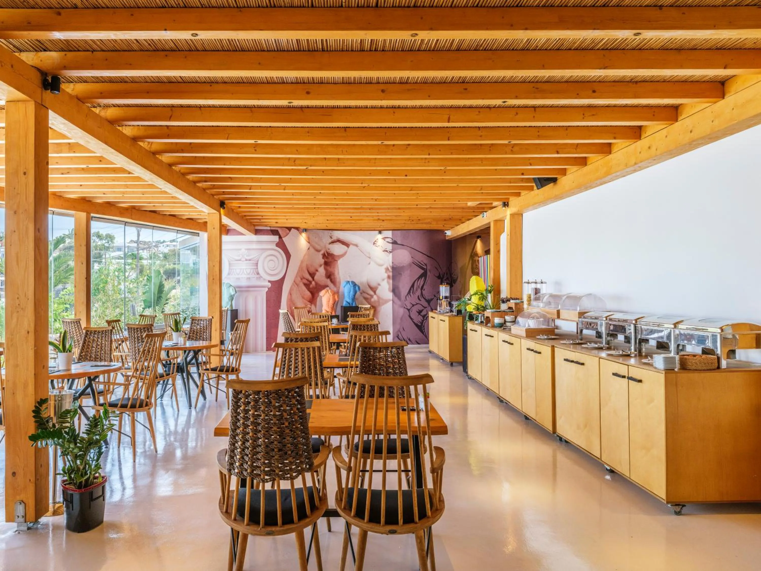 Restaurant/places to eat in Akkadian LGBT Boutique Hotel