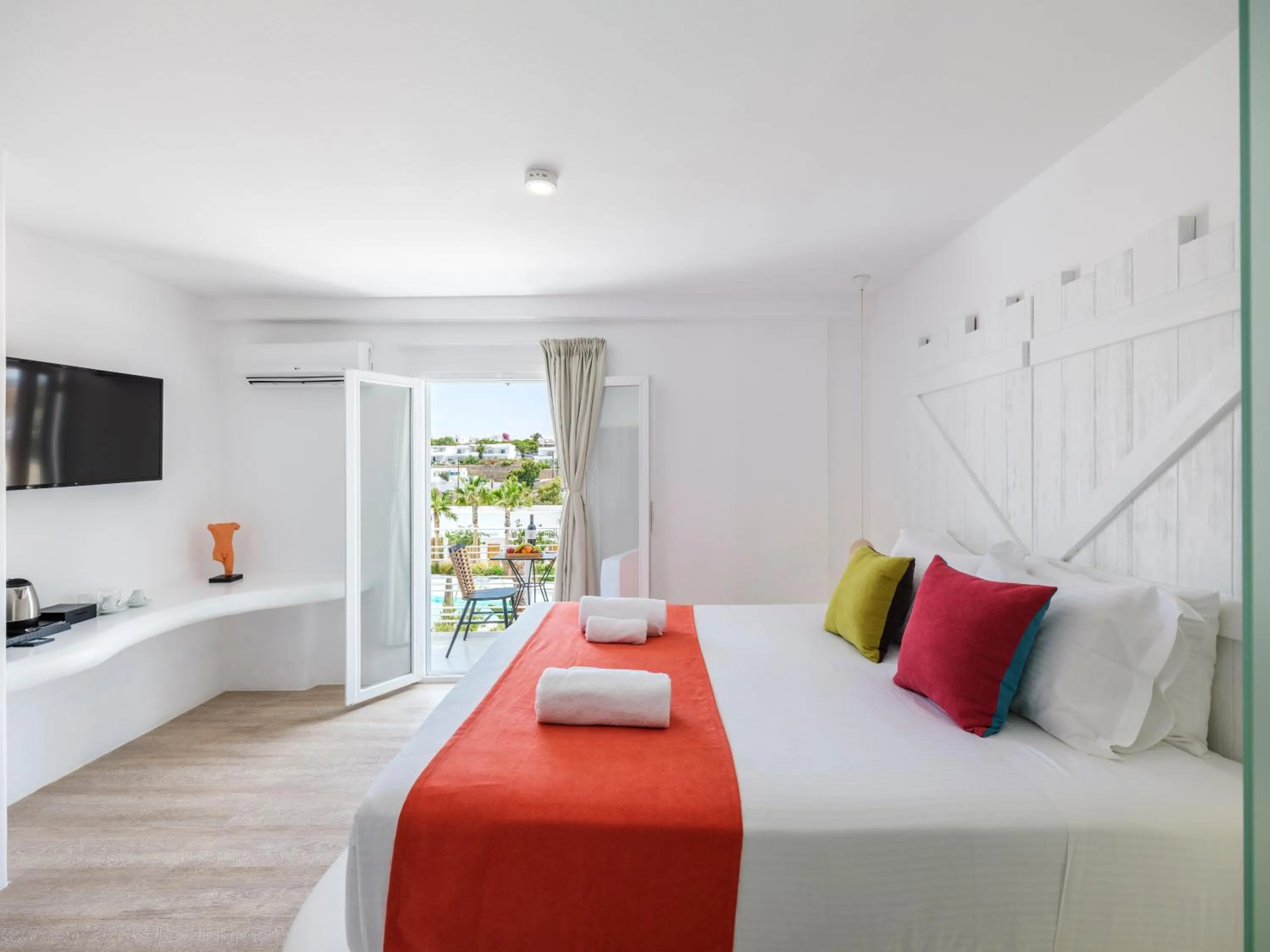 Communal lounge/ TV room, Bed in Akkadian LGBT Boutique Hotel