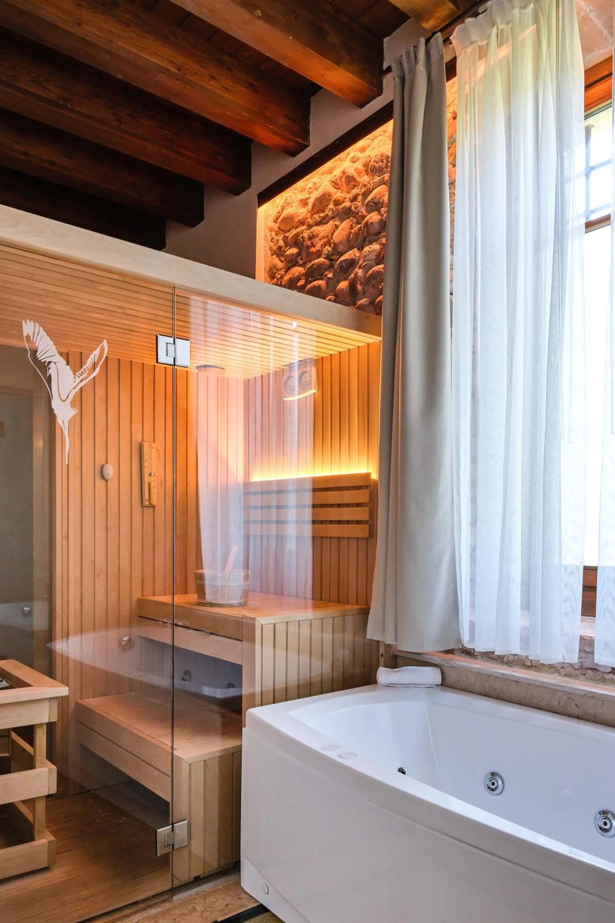 Hot Tub in Corte Regia Relais & Spa