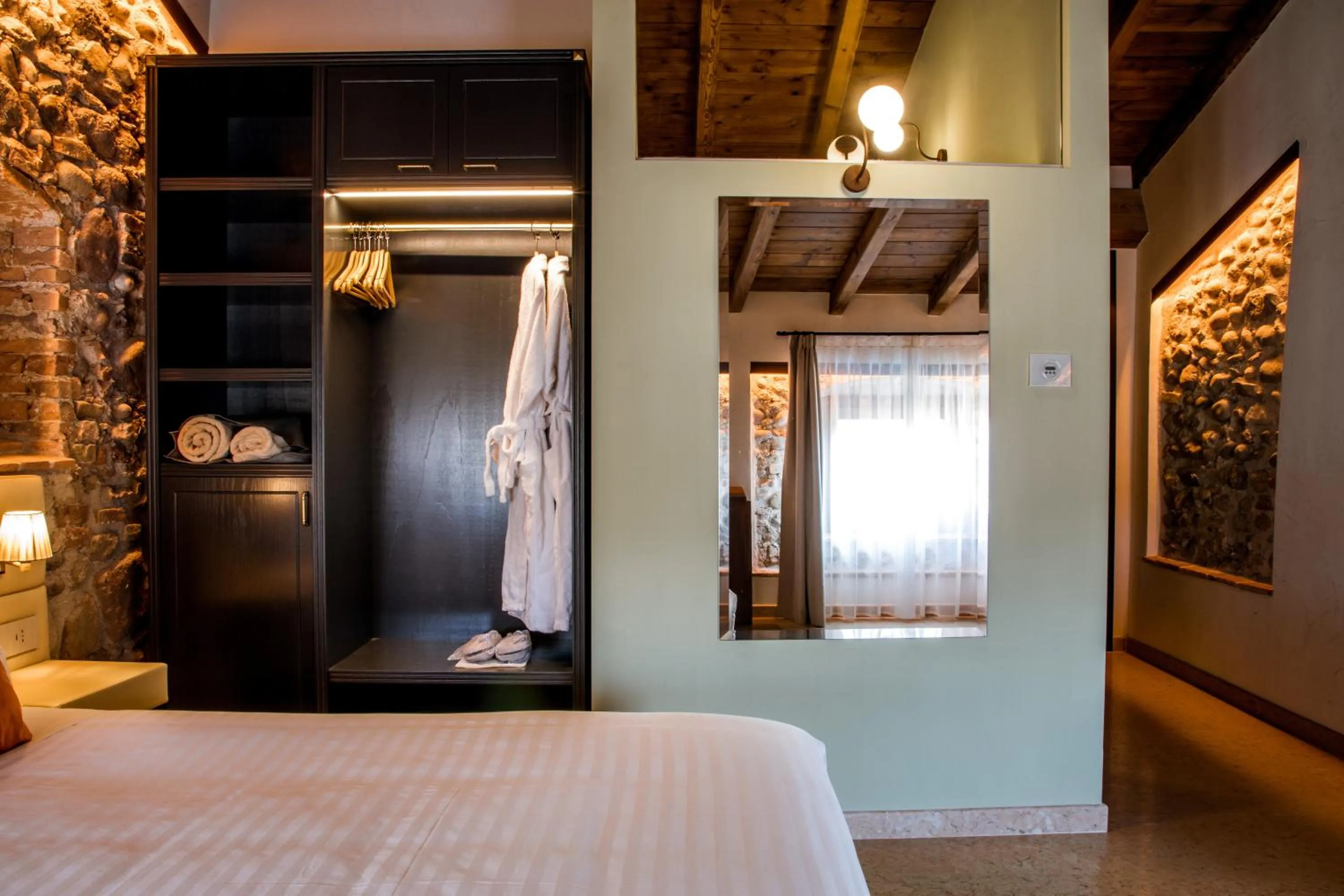 Photo of the whole room, Bed in Corte Regia Relais & Spa